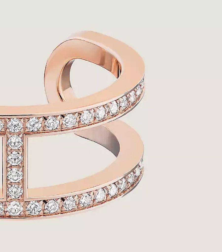 Size 53mm us 6 1/2
Ring in rose gold set with diamonds

Essentials are priceless. The streamlined Ever Chaine d'Ancre links unfold with linear finesse.

Made in France

Rose gold 750/1000

Width: 0.9 cm  88 diamonds  Total carat weight: 0.61 ct