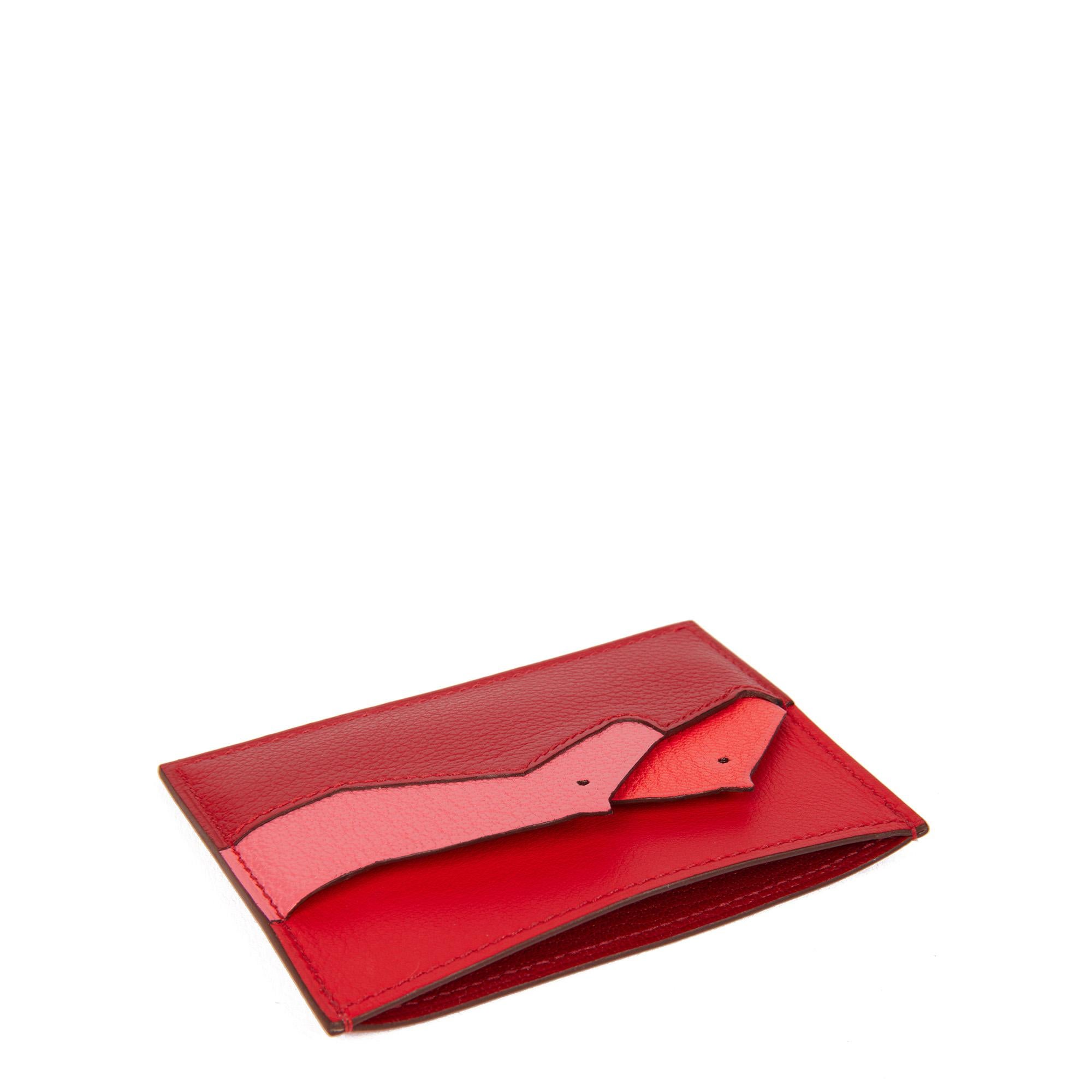 Hermès PIMENT EVERCOLOUR LEATHER, ROUGE DE CŒUR SWIFT LEATHER & ROSE LIPSTICK, ROSE TEXAS CHEVRE MYSORE LES PETITS CHEVAUX CARD HOLDER

CONDITION NOTES
The exterior is in exceptional condition with minimal signs of use.
The interior is in
