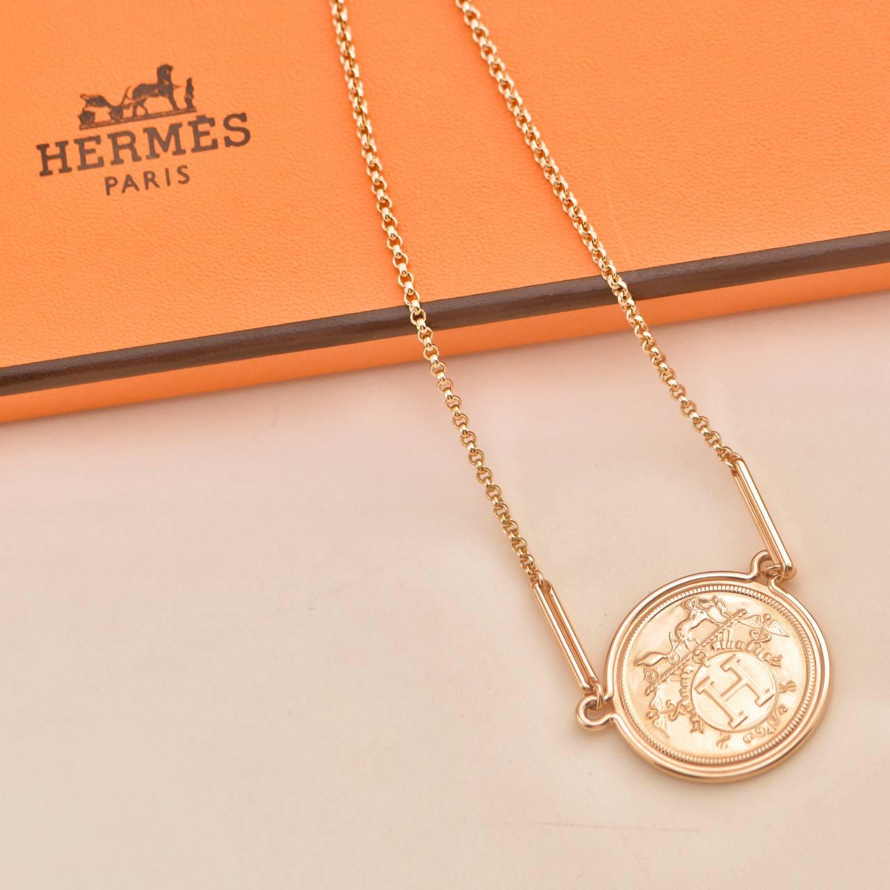 Women's or Men's Hermès Ex-Libris 18K Rose Gold Coin Pendant Necklace Very Large Model For Sale