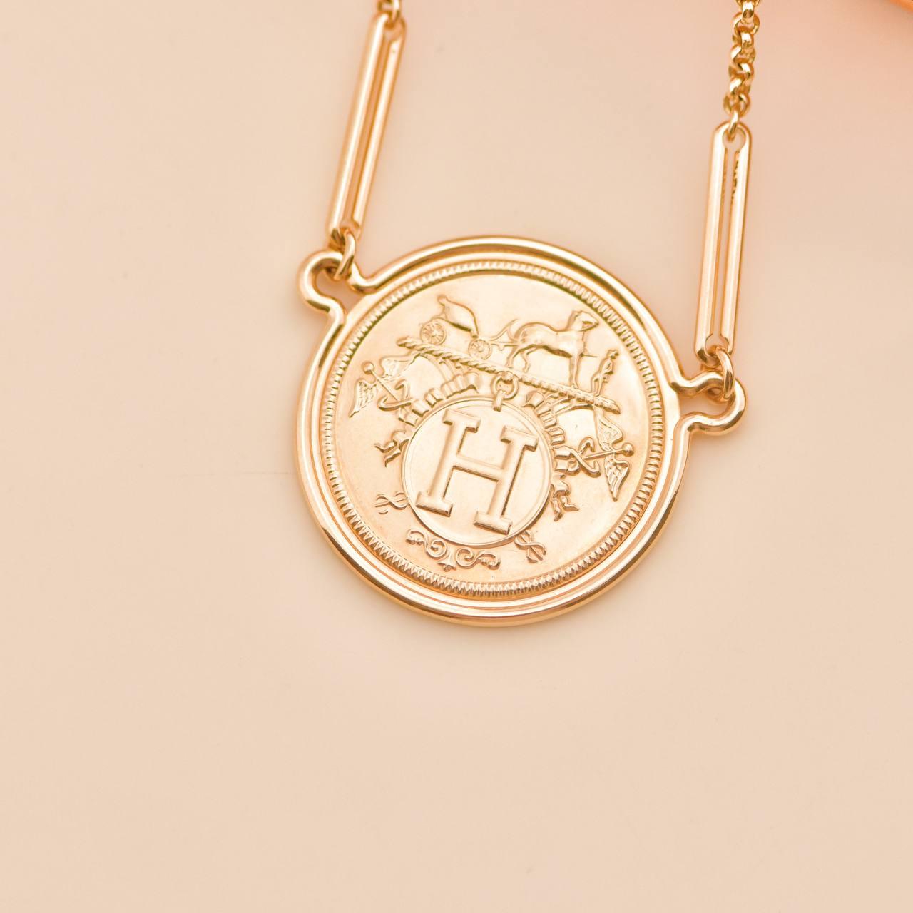 Hermès Ex-Libris 18K Rose Gold Coin Pendant Necklace Very Large Model For Sale 1