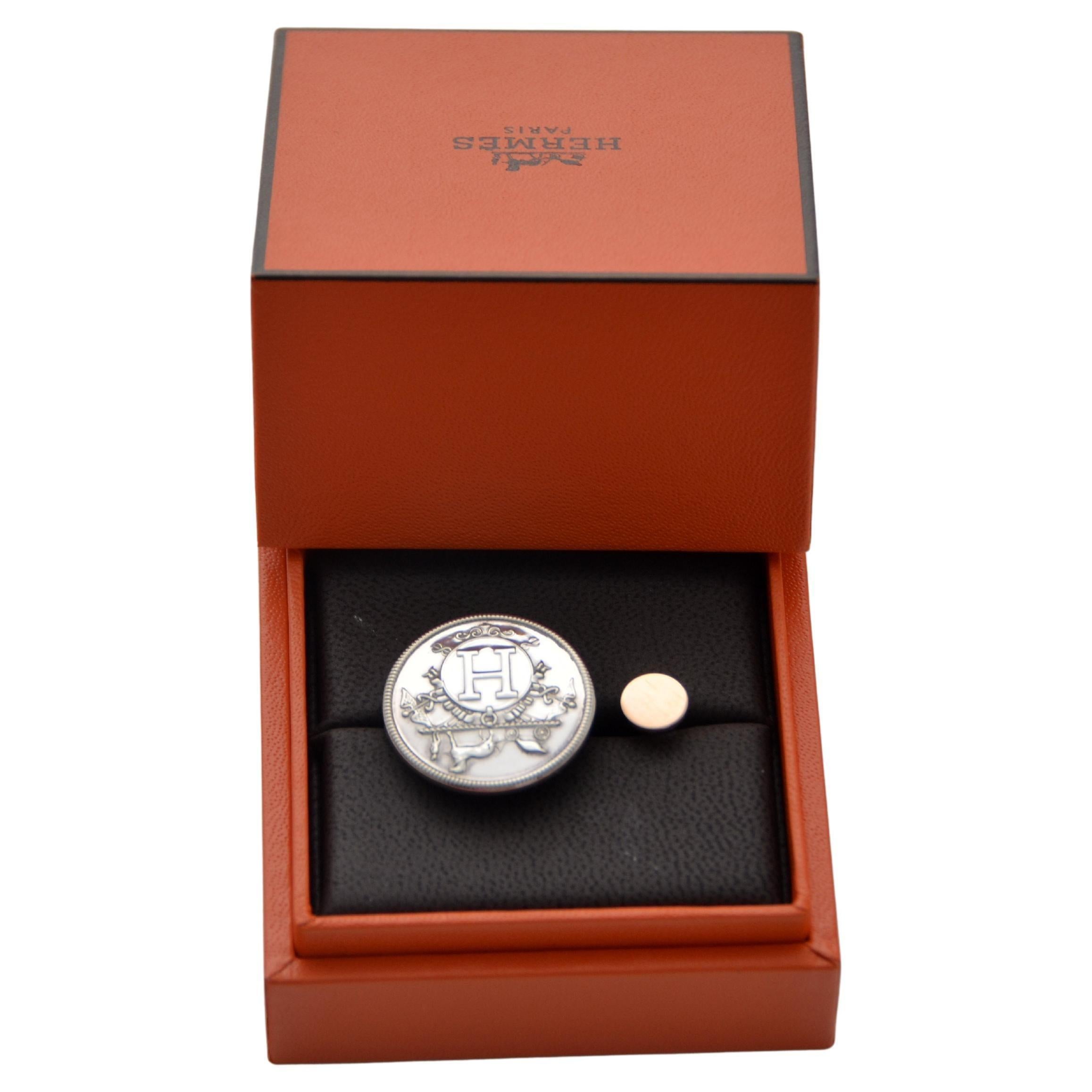 Hermès Ex Libris Ring MM in 925 Silver and Rose Gold Size 57
New never used.
Final sale