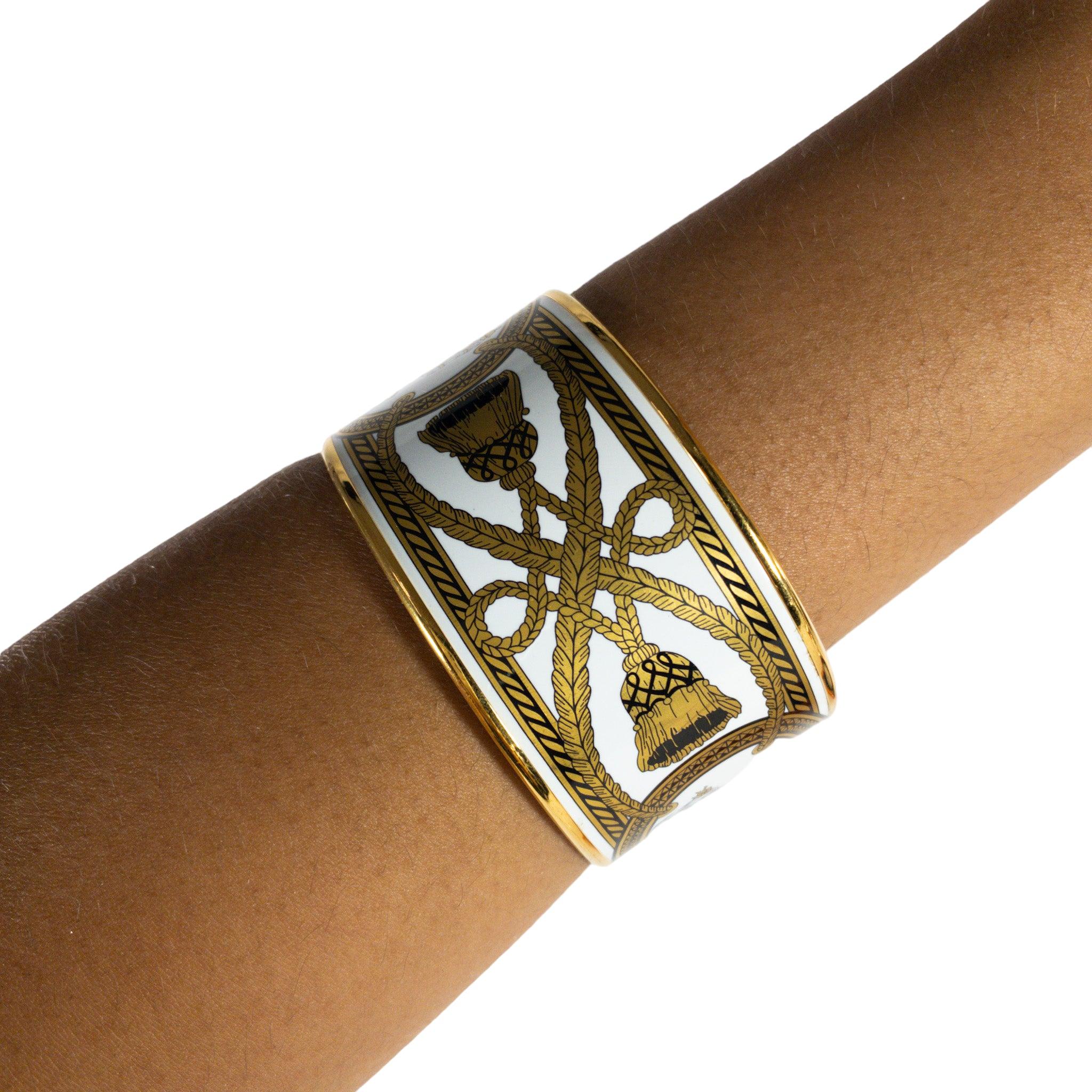 Hermes Extra-Wide Enamel Bangle White & Gold Printed

This is an authentic Hermes extra wide printed Enamel bangle. White with Gold print enamel with palladium hardware and Hermes Horse emblem printed in gray. 

Additional information:
Width: