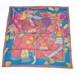 Sciarpa jacquard di seta "Cavaliers du Caucase" di Hermes, ricca di colori e di sguardi