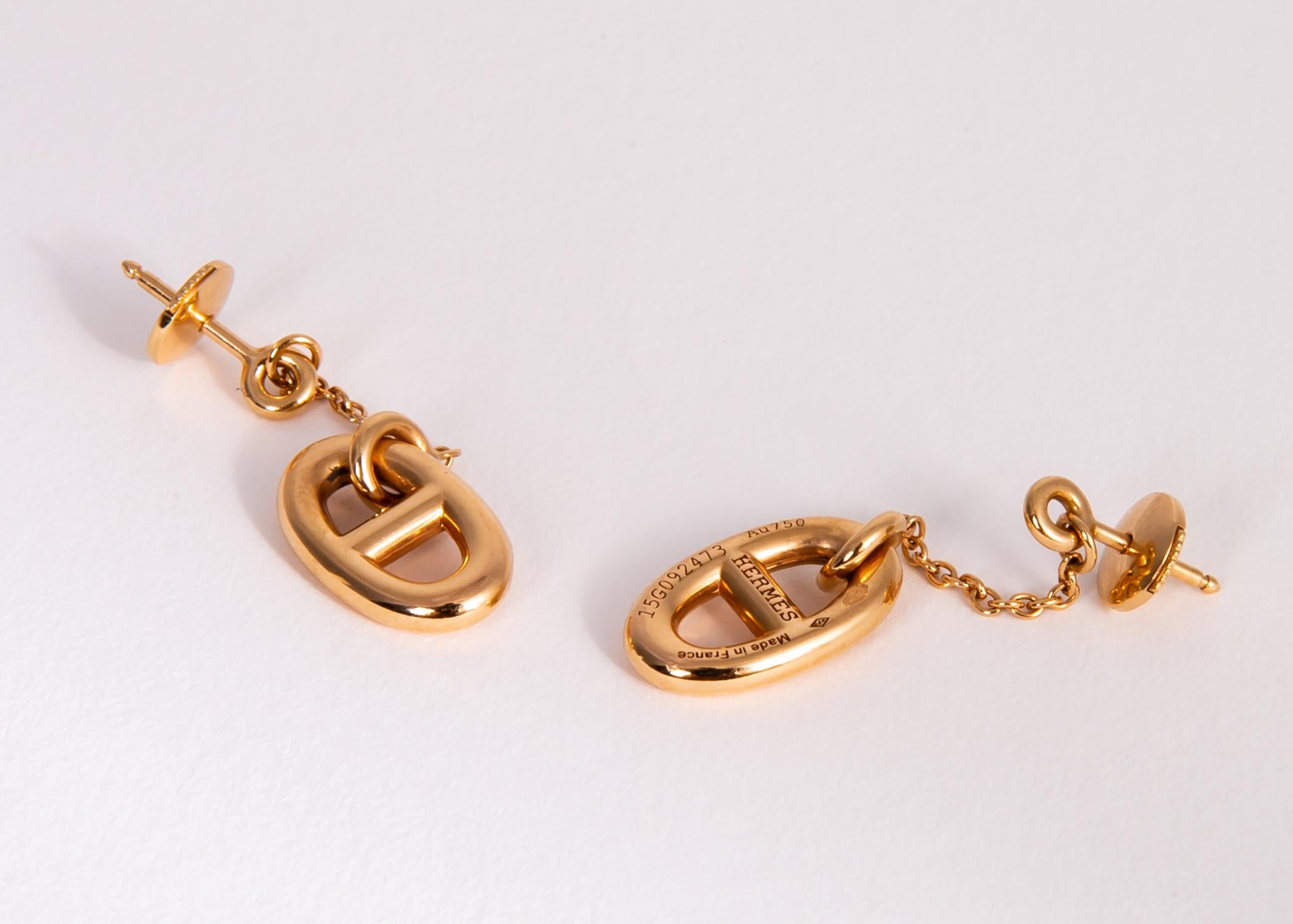 A classic Hermes design. This simple chic earring measures 1 3/8's in length. 