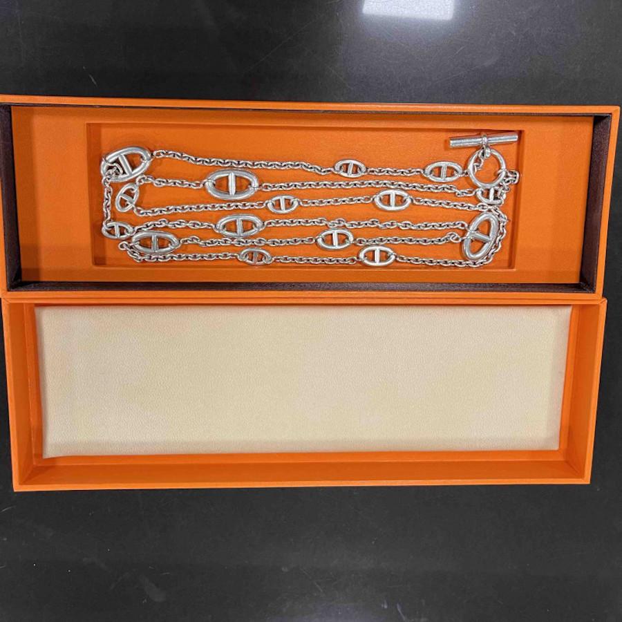 Incredible Hermès Farandole long necklace delivered in its original Hermès box
Condition: very good
Made in France
Material : silver 925
Color: silver
Dimensions: total length 120 cm
Hardware: silver
Stamp: yes
Details : can be worn as a one-turn or