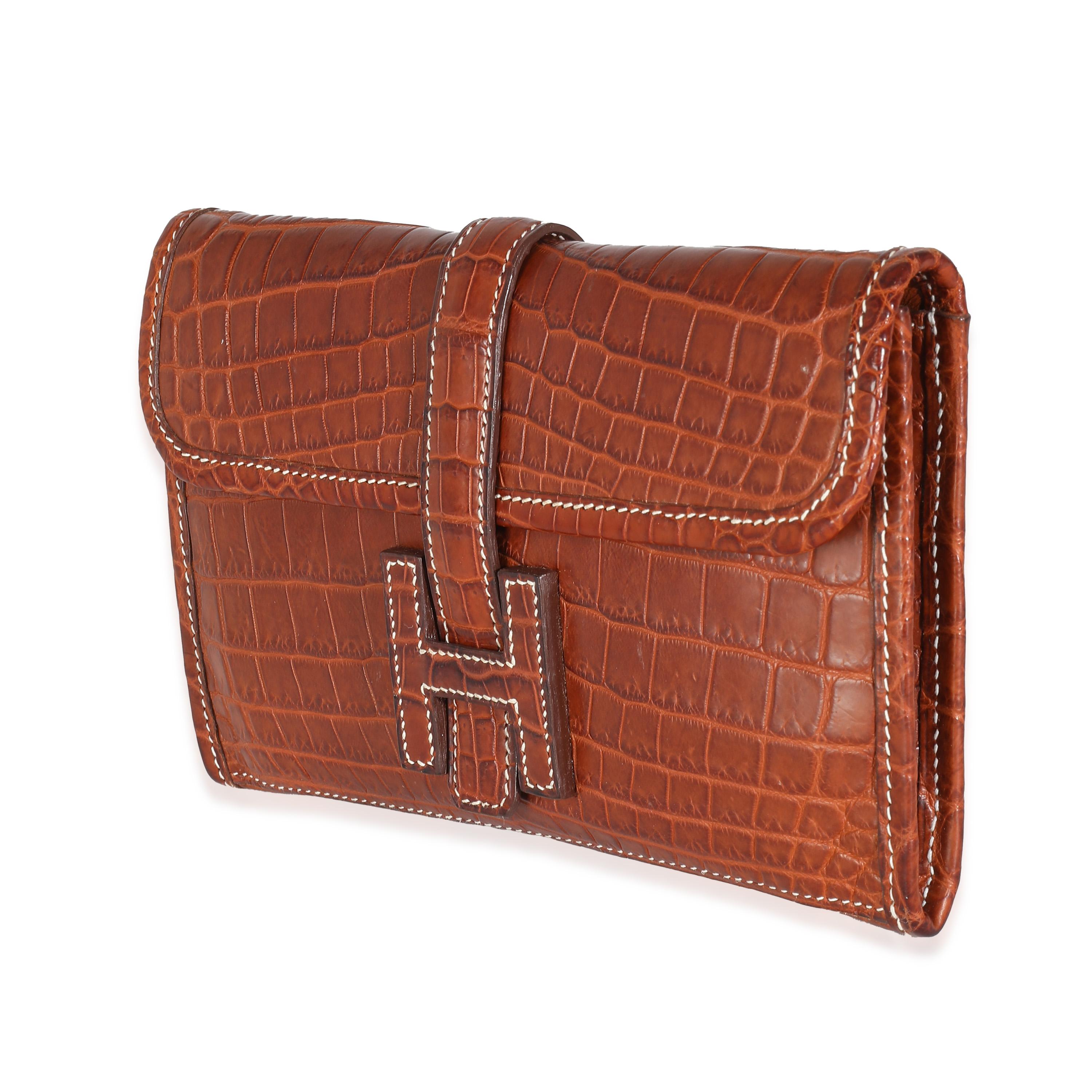 Hermès - Pochette en crocodile fauve Niloticus Lisse Mini Jige Excellent état - En vente à New York, NY