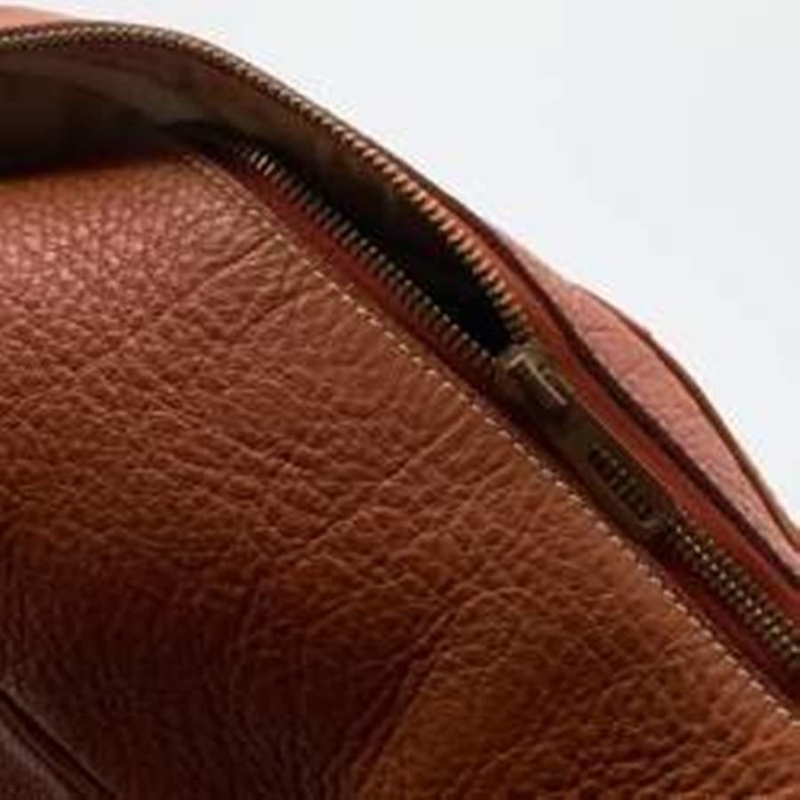 Hermes Fauve Taurillon Clemence Leather Victoria II 50 Bag In Good Condition In Dubai, Al Qouz 2