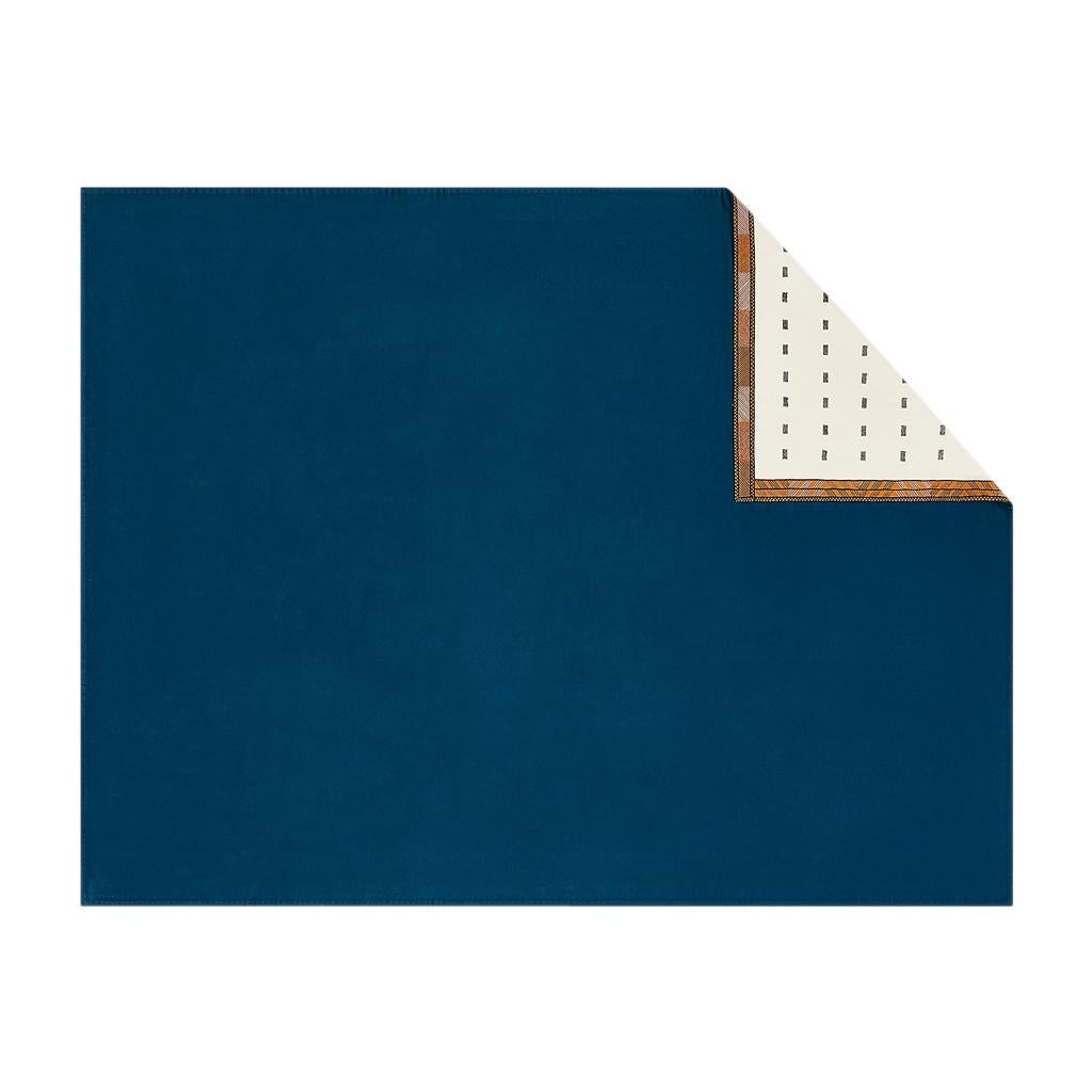 Couverture Hermès Favori du Faubourg en cachemire perlé et brodé à la main, neuve avec boîte en vente 9