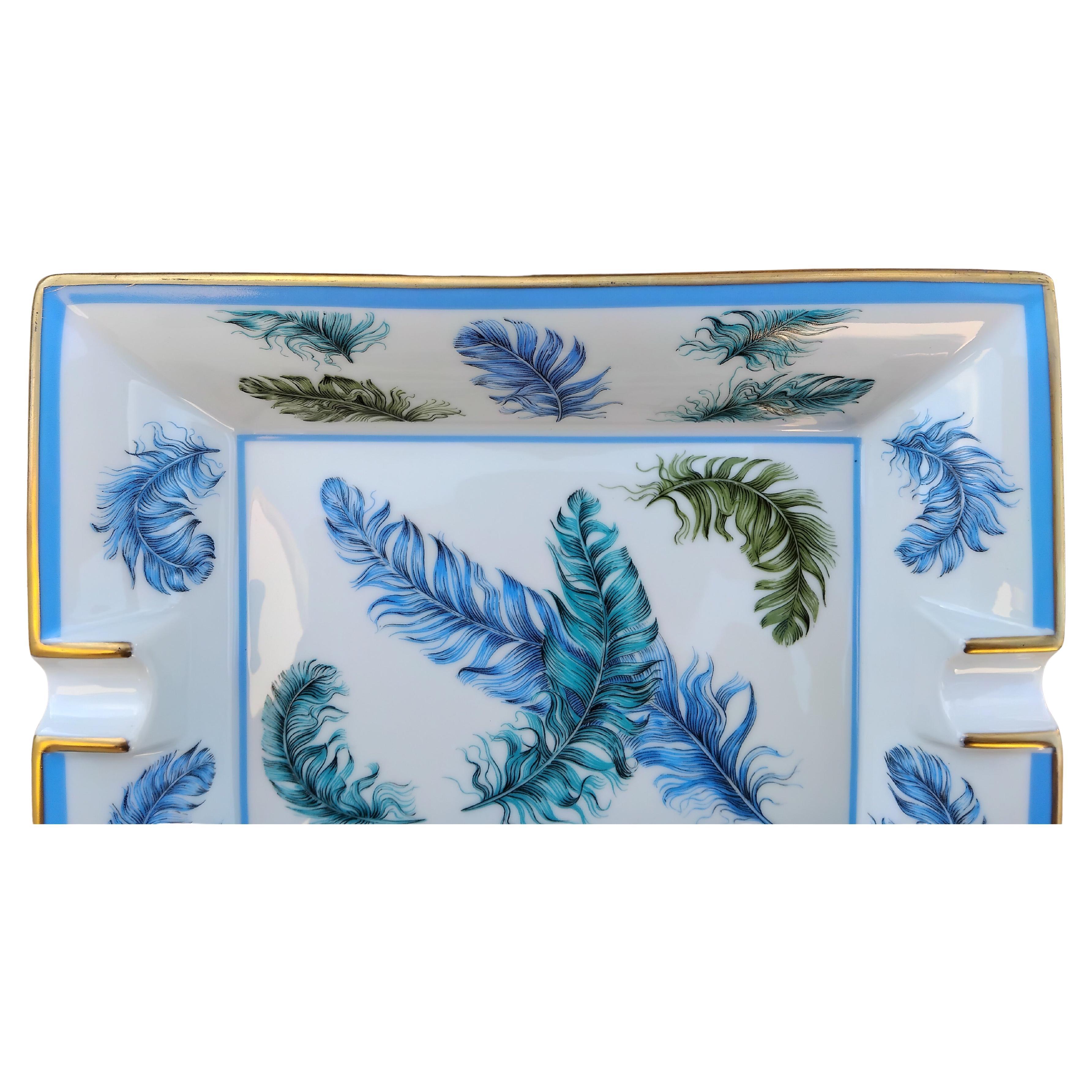 Hermès Federn Aschenbecher Wechseltablett Porzellan Gold für Damen oder Herren im Angebot