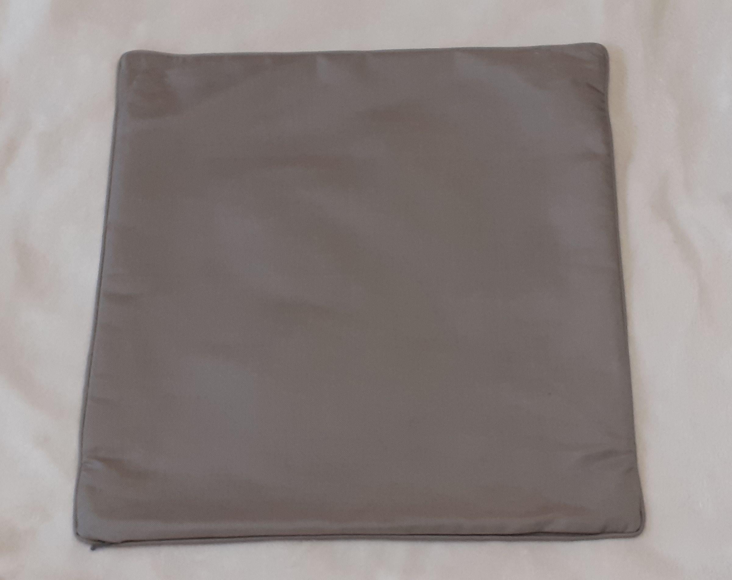 Hermès Federn Kissen Kissen Brasilien Seide Baumwolle gestickt im Angebot 6