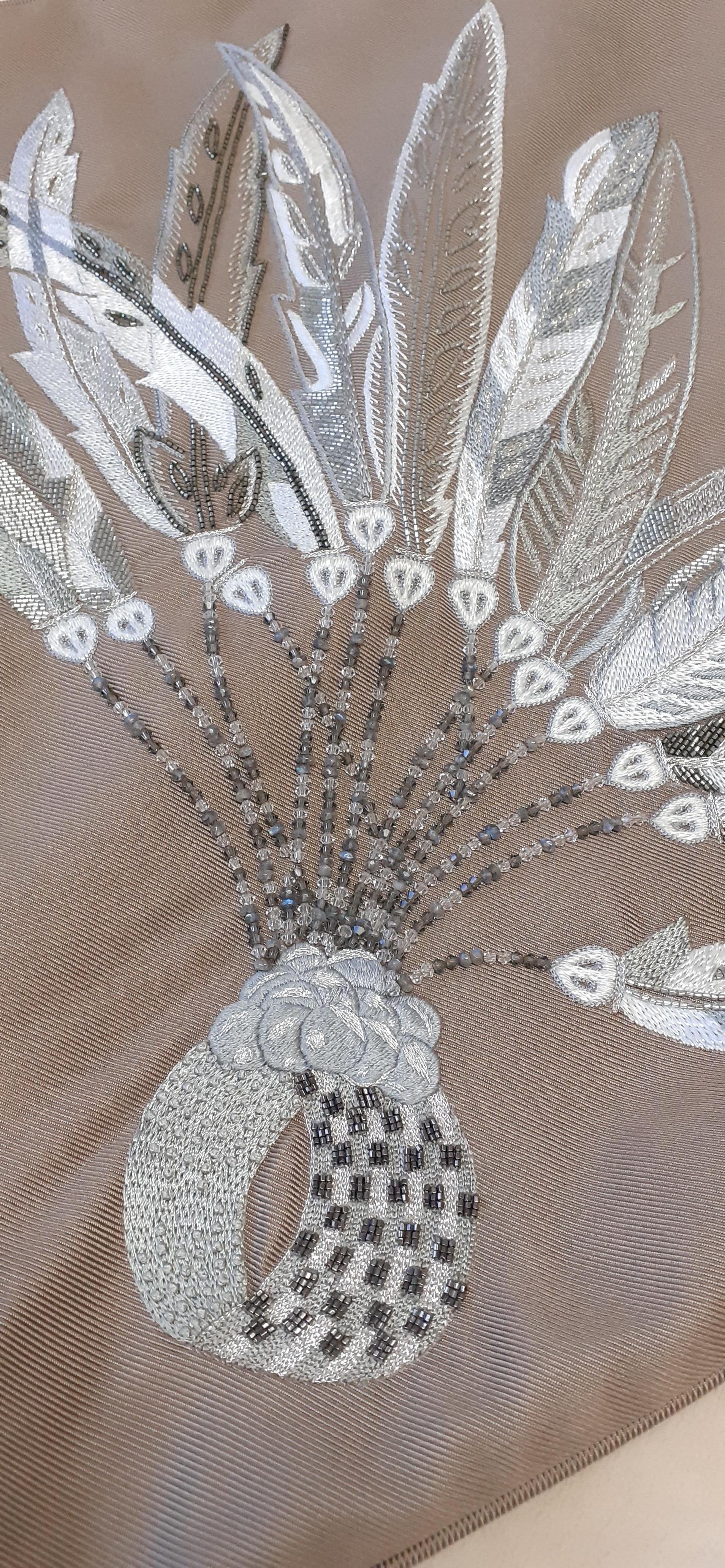 Hermès Federn Kissen Kissen Brasilien Seide Baumwolle gestickt im Angebot 7