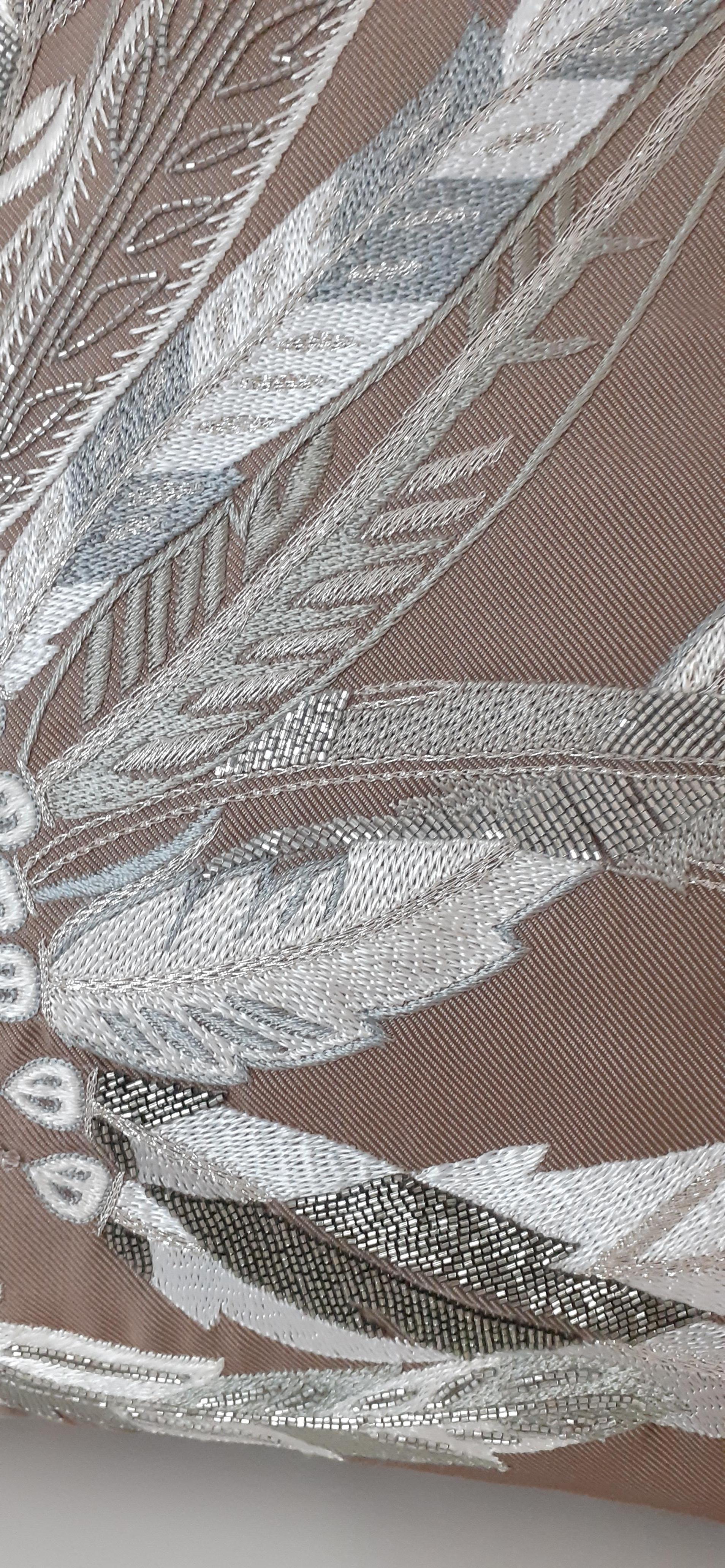 Hermès Federn Kissen Kissen Brasilien Seide Baumwolle gestickt für Damen oder Herren im Angebot