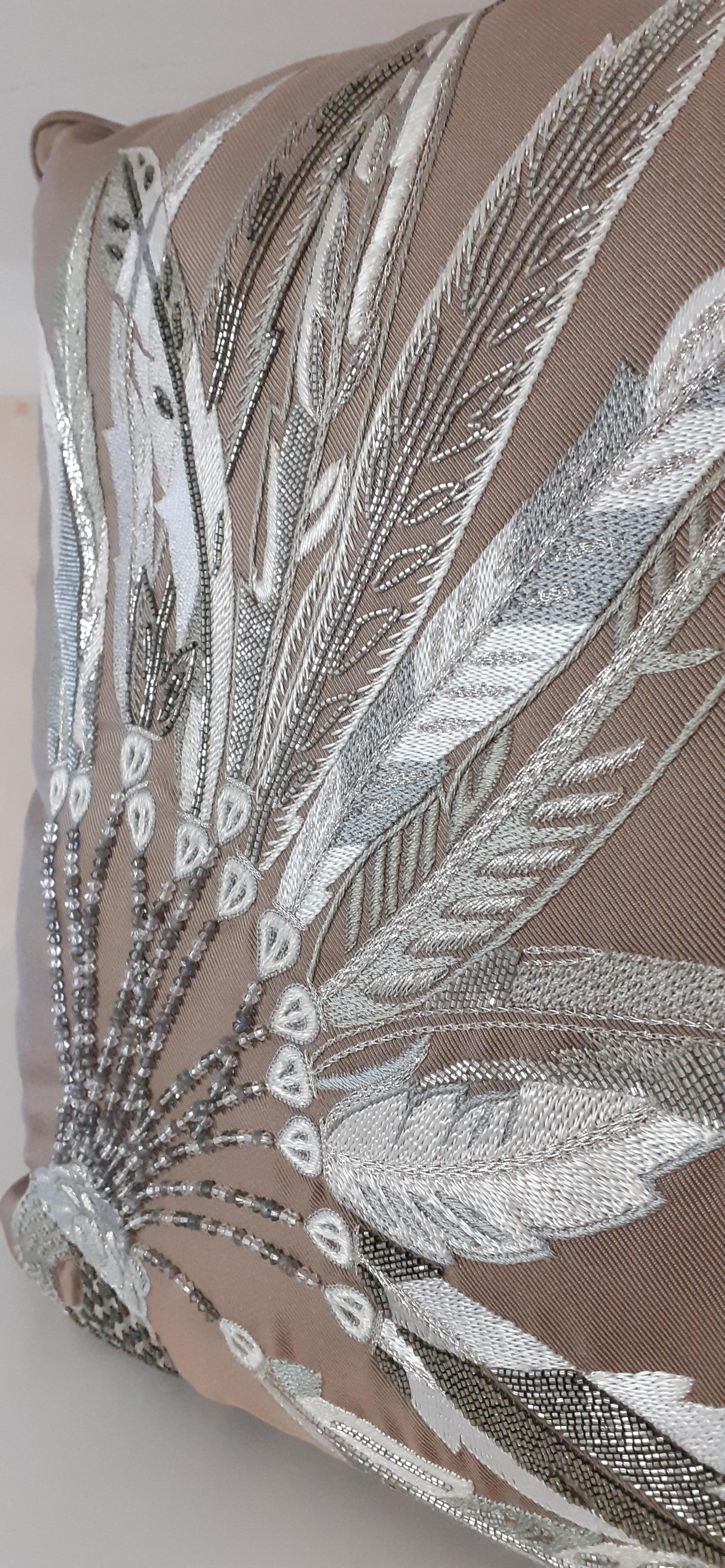 Hermès Federn Kissen Kissen Brasilien Seide Baumwolle gestickt im Angebot 1