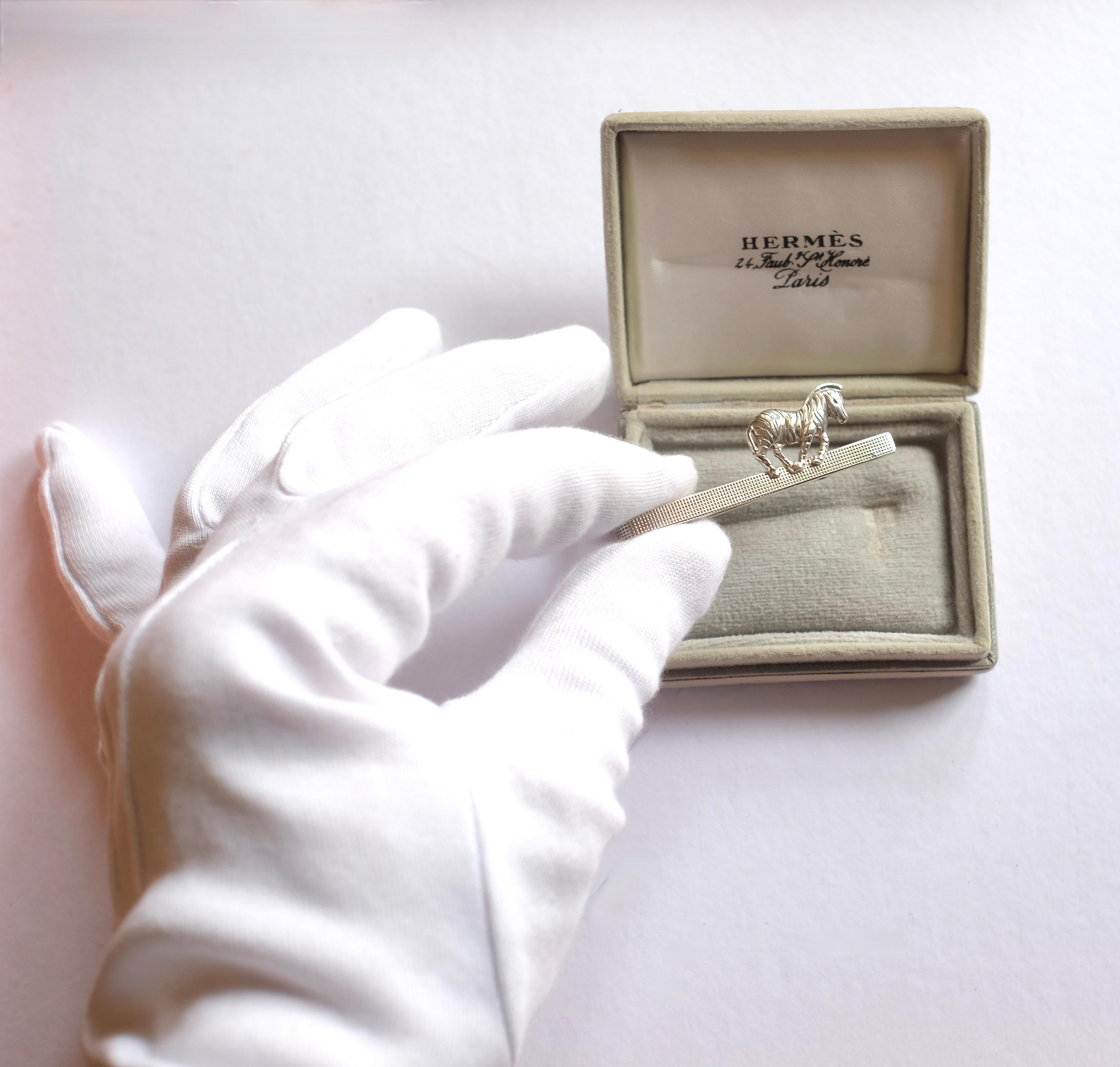 HERMÈS - Fermacravatta in argento 925 con Zebra In condizioni ottime in vendita a Padova, IT