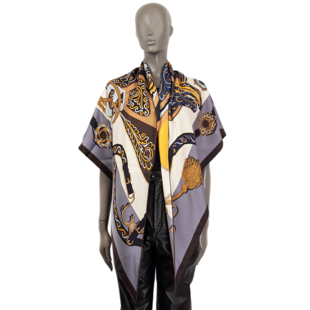 Hermes FESTIVAL DES AMAZONES GIANT TRINGLE silk twill Scarf Ancier Creme Marron In New Condition In Zürich, CH