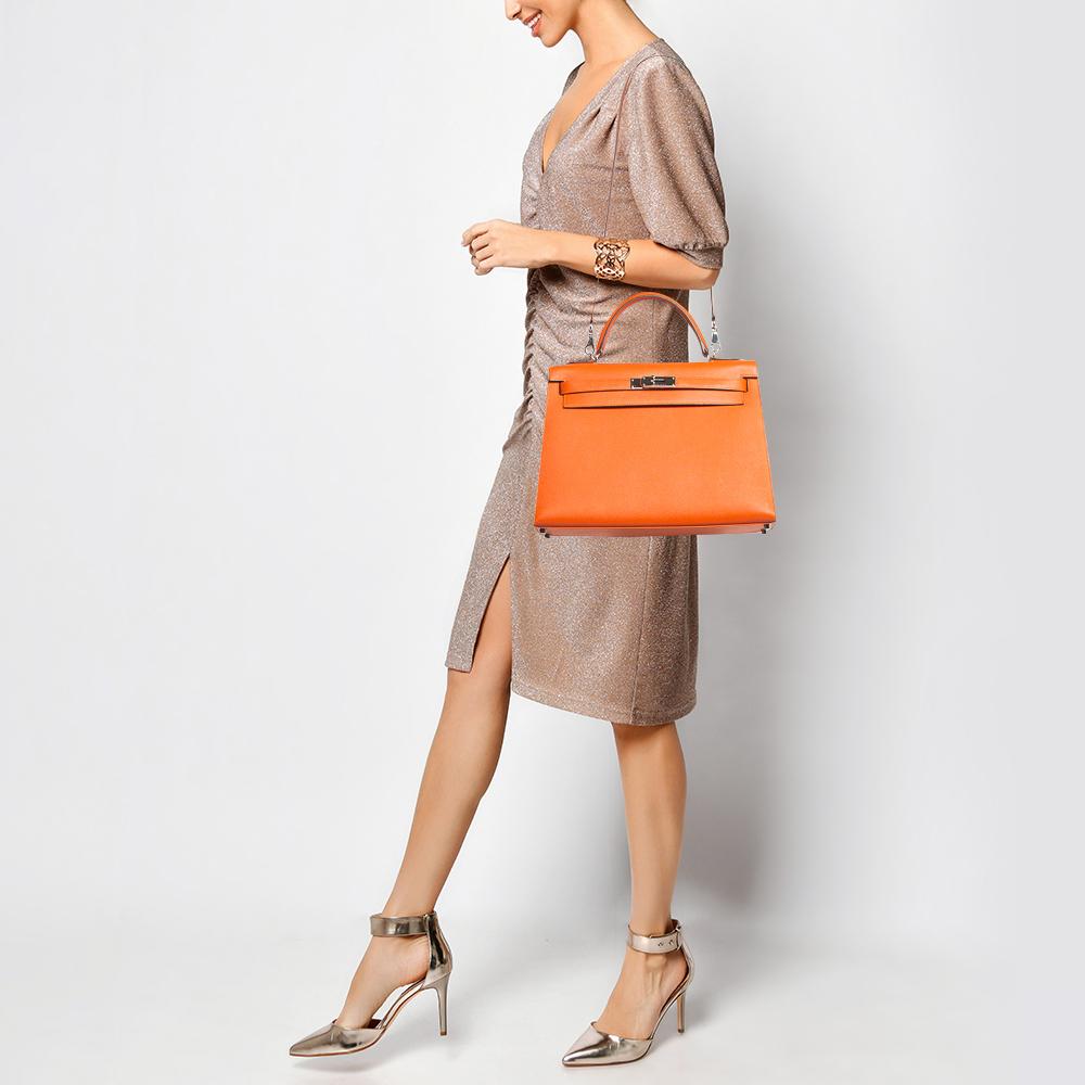 Sac Hermès modèle Kelly Sellier 32 en cuir Epsom finition palladium Bon état - En vente à Dubai, Al Qouz 2