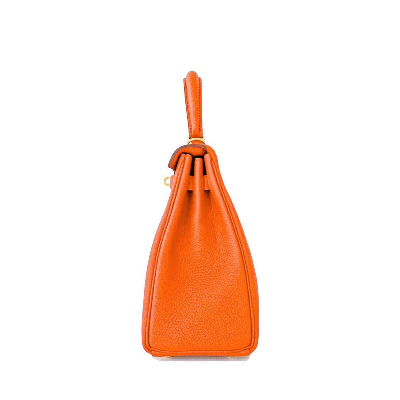 Hermes Feu Orange 25cm Togo Mini Kelly Bag Gold Y Stamp In New Condition In New York, NY