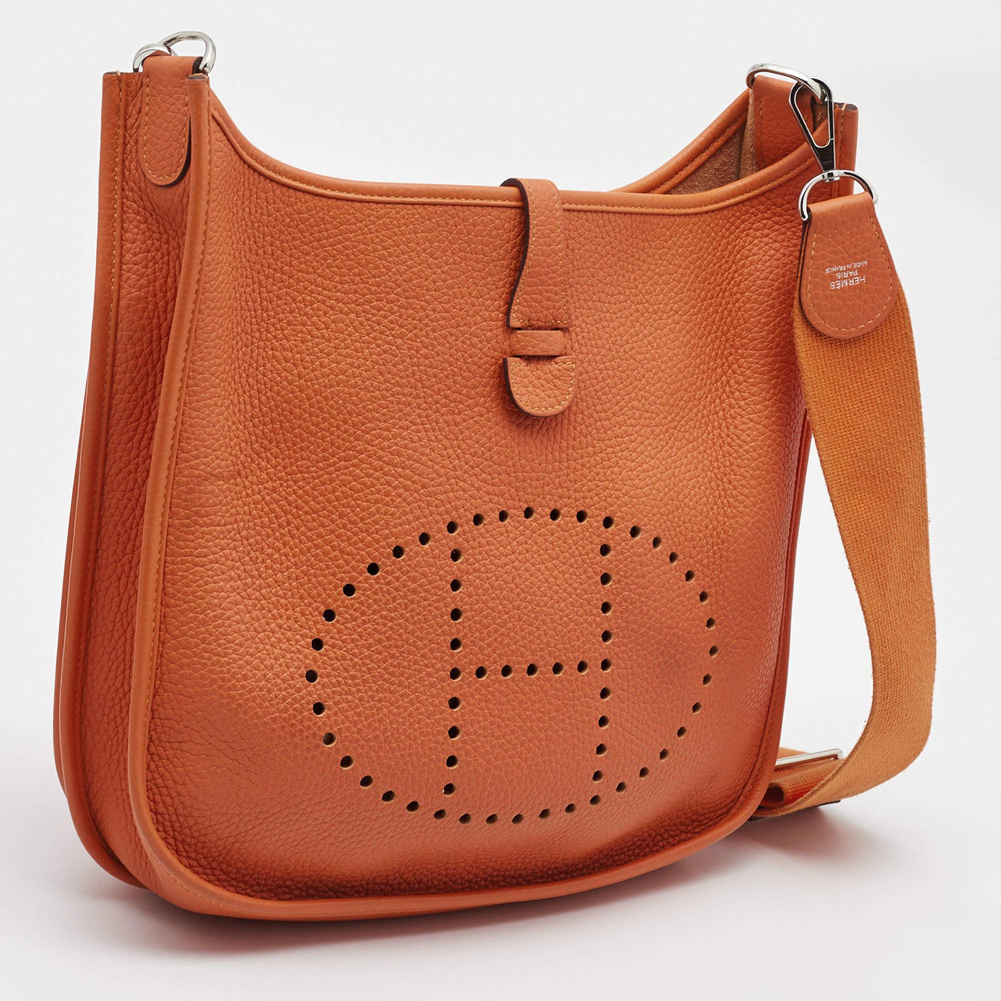 Hermes Feu Togo Leather Evelyne III PM Bag In Good Condition In Dubai, Al Qouz 2