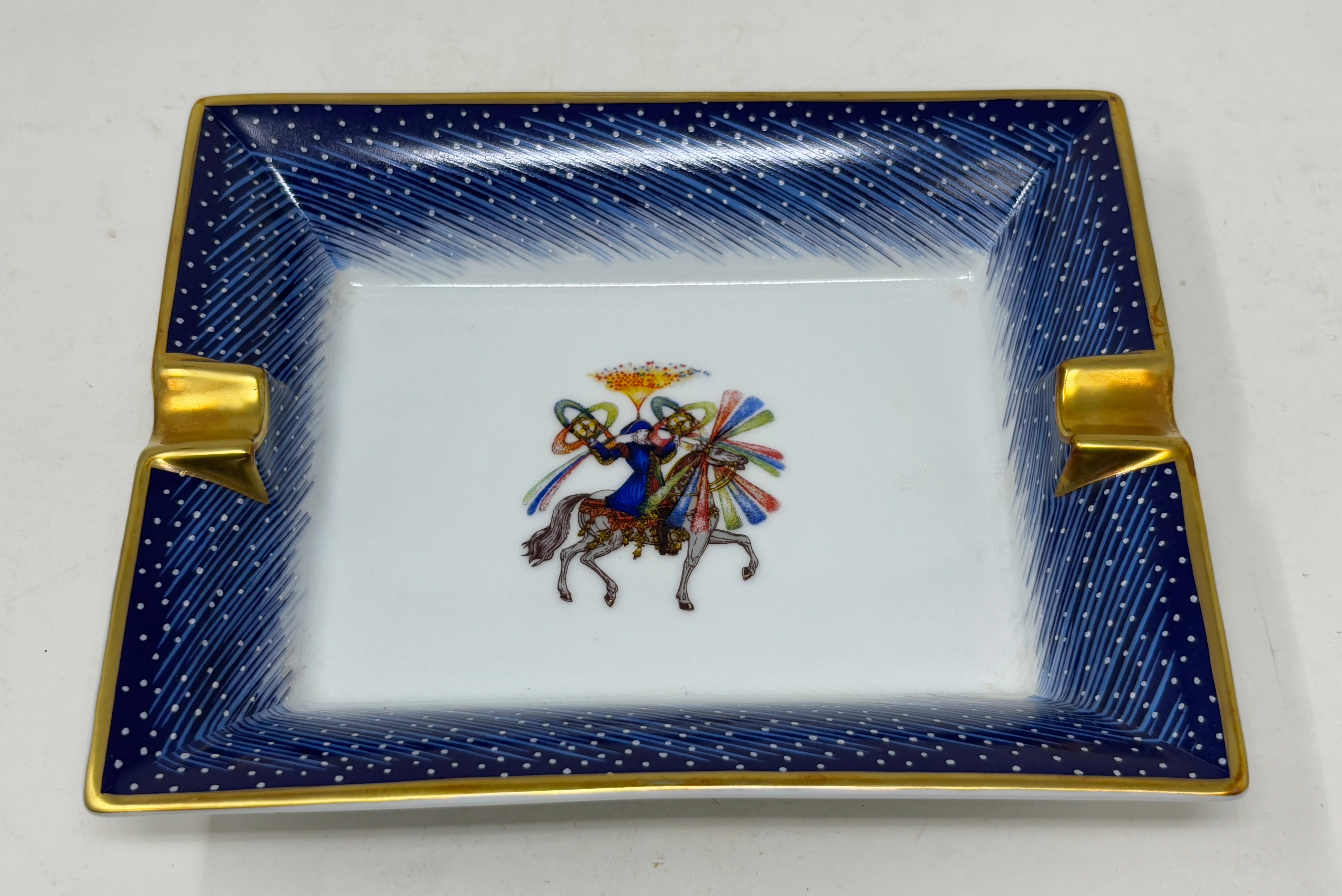 Rare cendrier en porcelaine bleue 