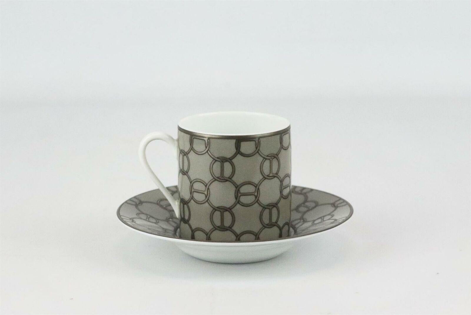Gris Ensemble de 2 tasses à café et soucoupe en porcelaine Fil D'Argent d'Hermès  en vente