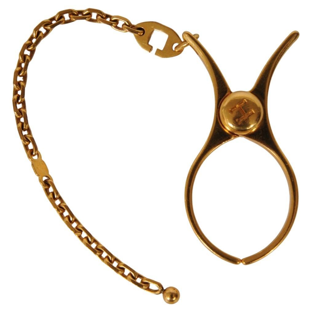 Hermes Filou Glove Clip Gold H Logo Embossed Key Chain Charm en venta