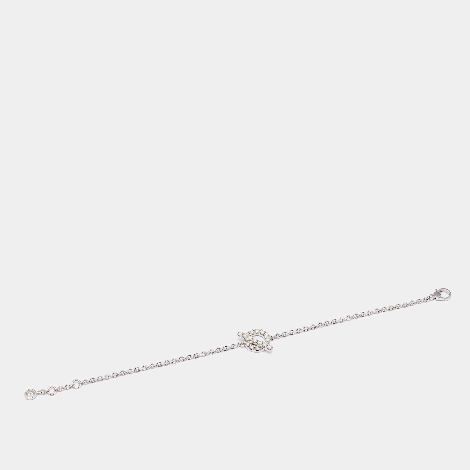 A diamond-studded toggle clasp becomes the centerpiece of this Hermes Finesse bracelet. Created in 18k white gold, the bracelet has a lovely fit and luxurious appeal.

Includes
Original Box, Original Case