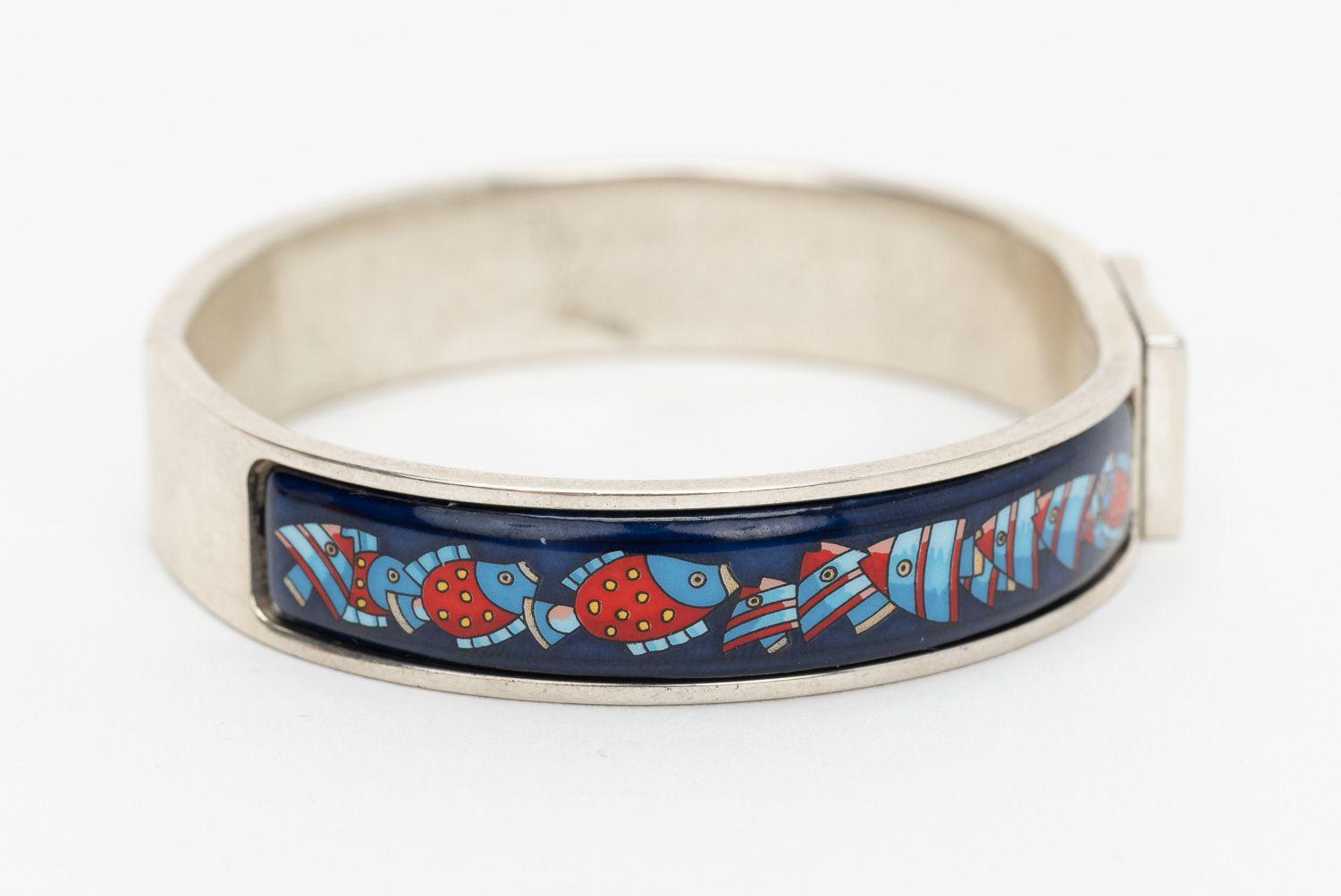 Hermès - Bracelet en émail de poisson en argent Excellent état - En vente à West Hollywood, CA