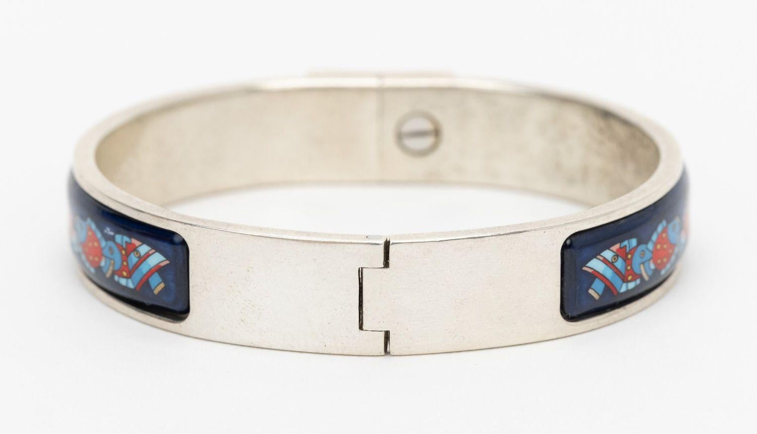 Hermès - Bracelet en émail de poisson en argent en vente 1