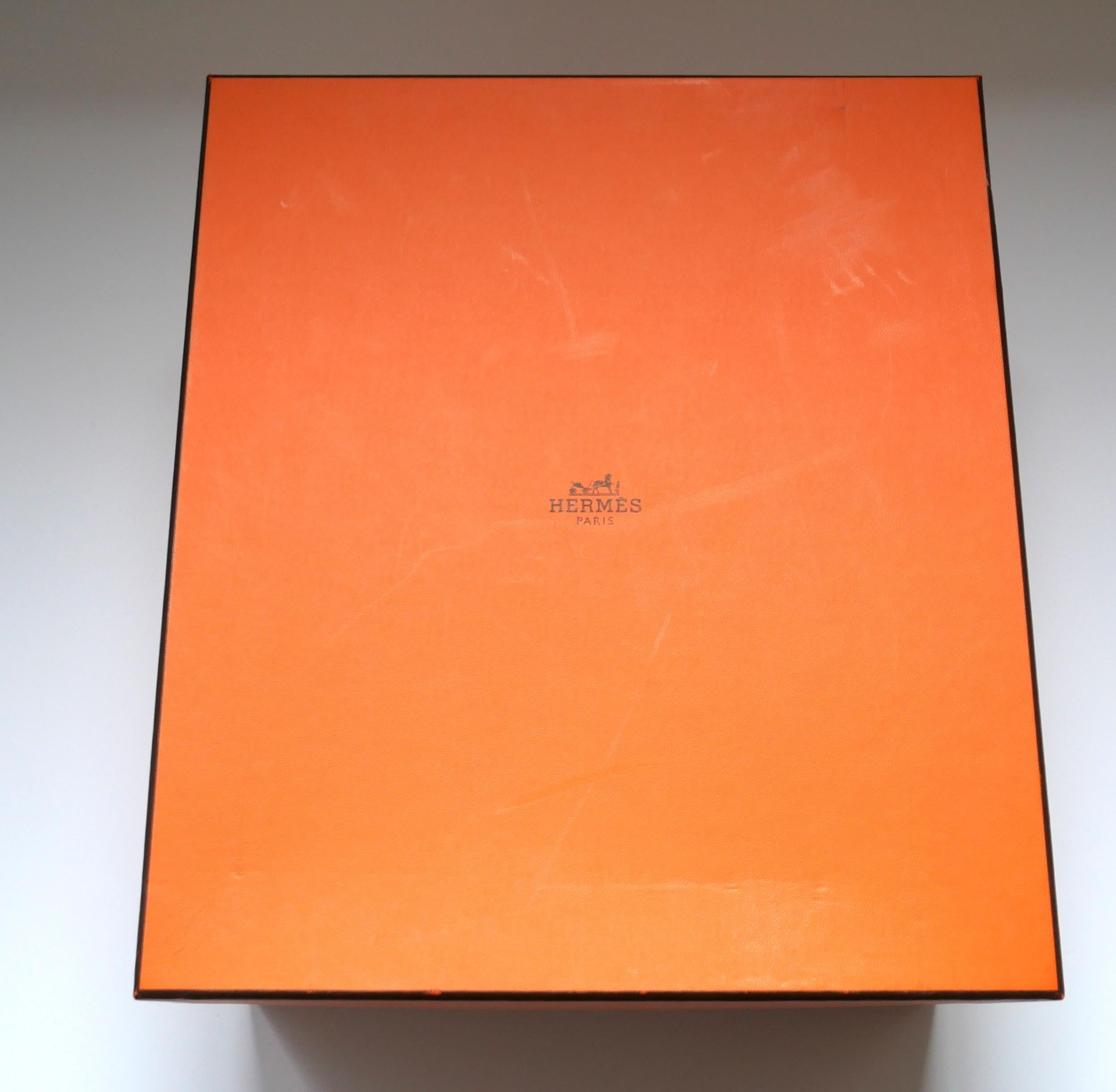 Hermes Flocon Stivali Foderati in Shearling per Escursionismo Pelle Bianca Scatolata in vendita 7