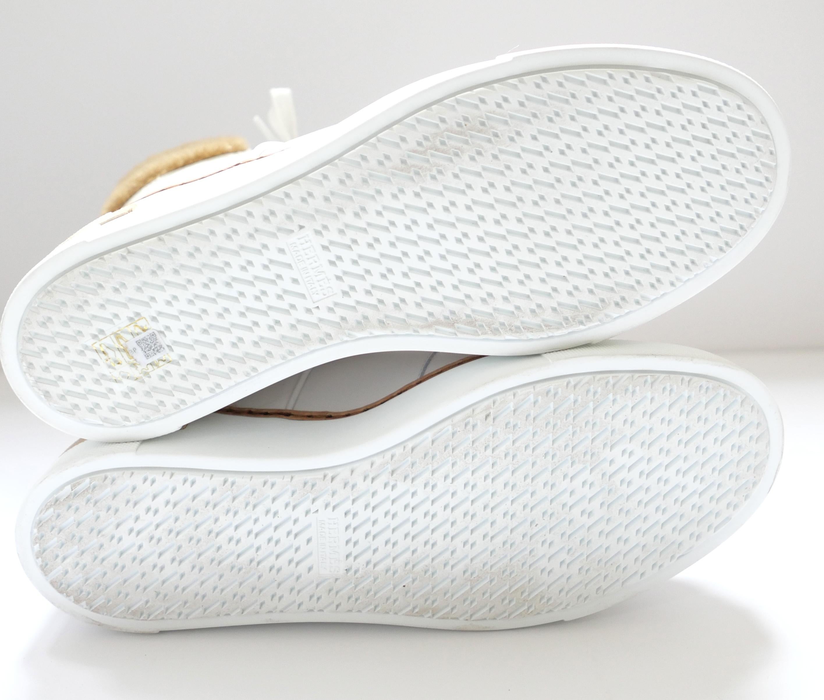 Hermes Flocon Stivali Foderati in Shearling per Escursionismo Pelle Bianca Scatolata in vendita 2