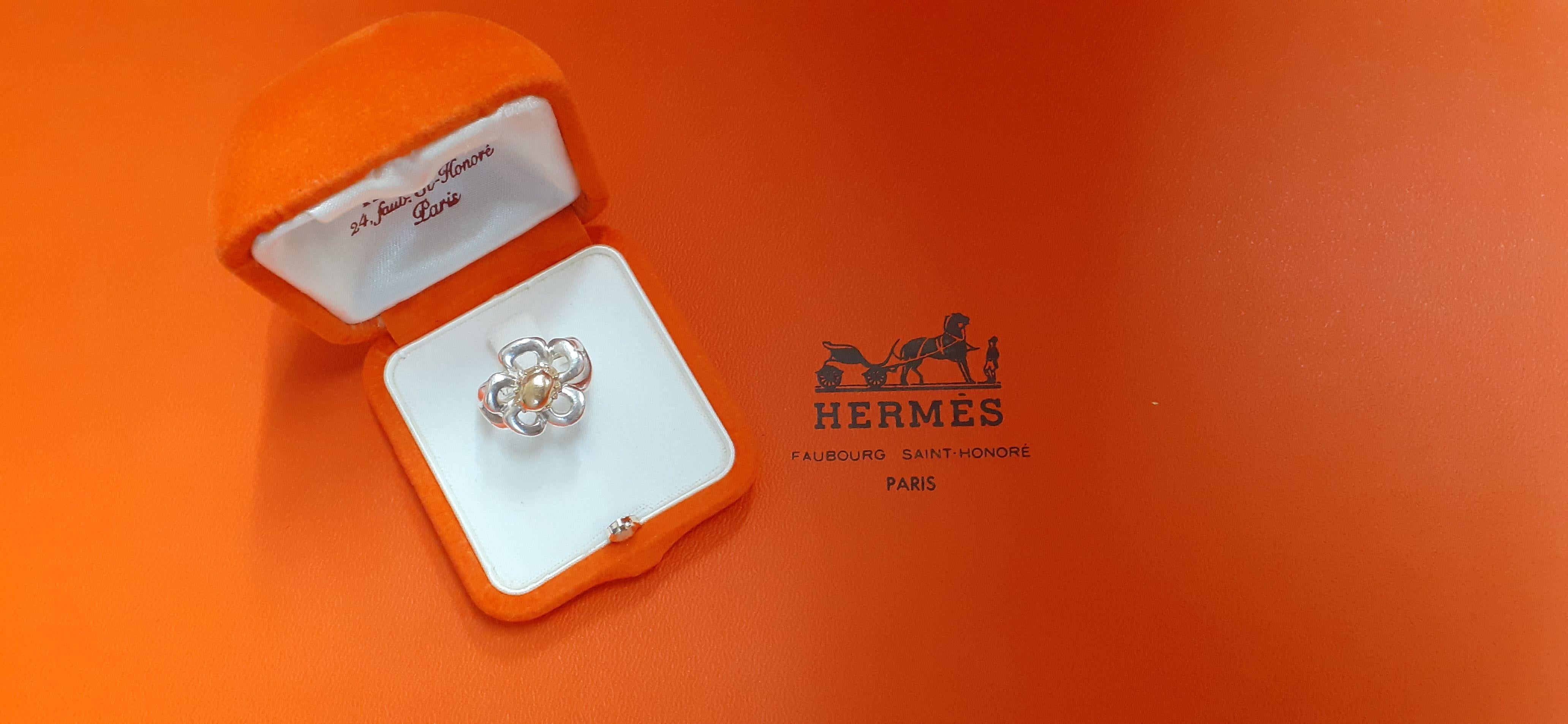 Hermès Flower Shaped Ring Silver and Gold Size 7 / 53 Resizable For Sale 2