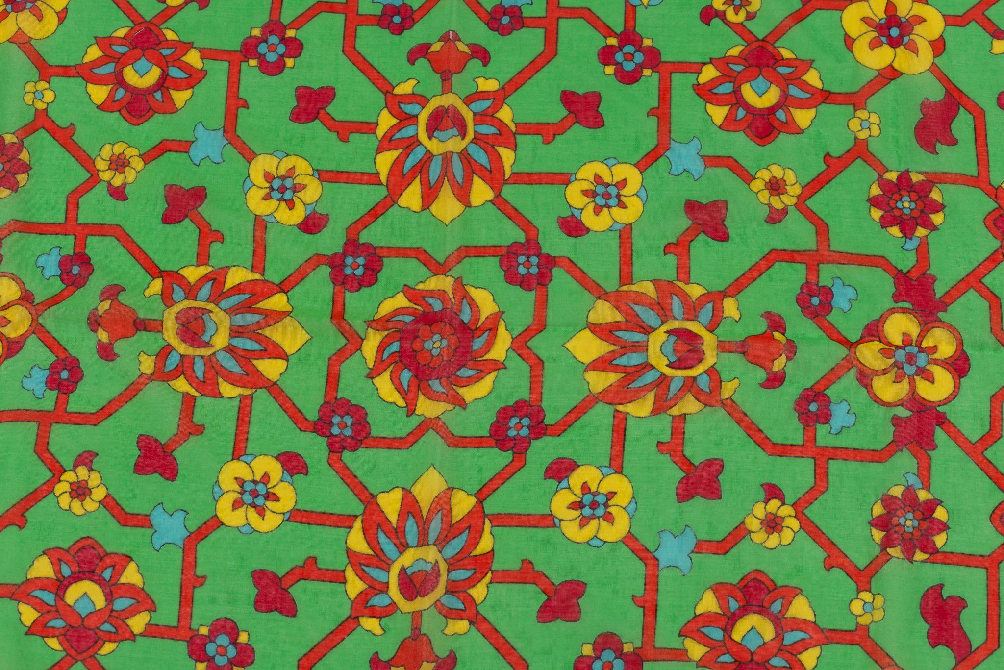 Hermès Flowers Beach Cotton Sarong In Excellent Condition For Sale In West Hollywood, CA