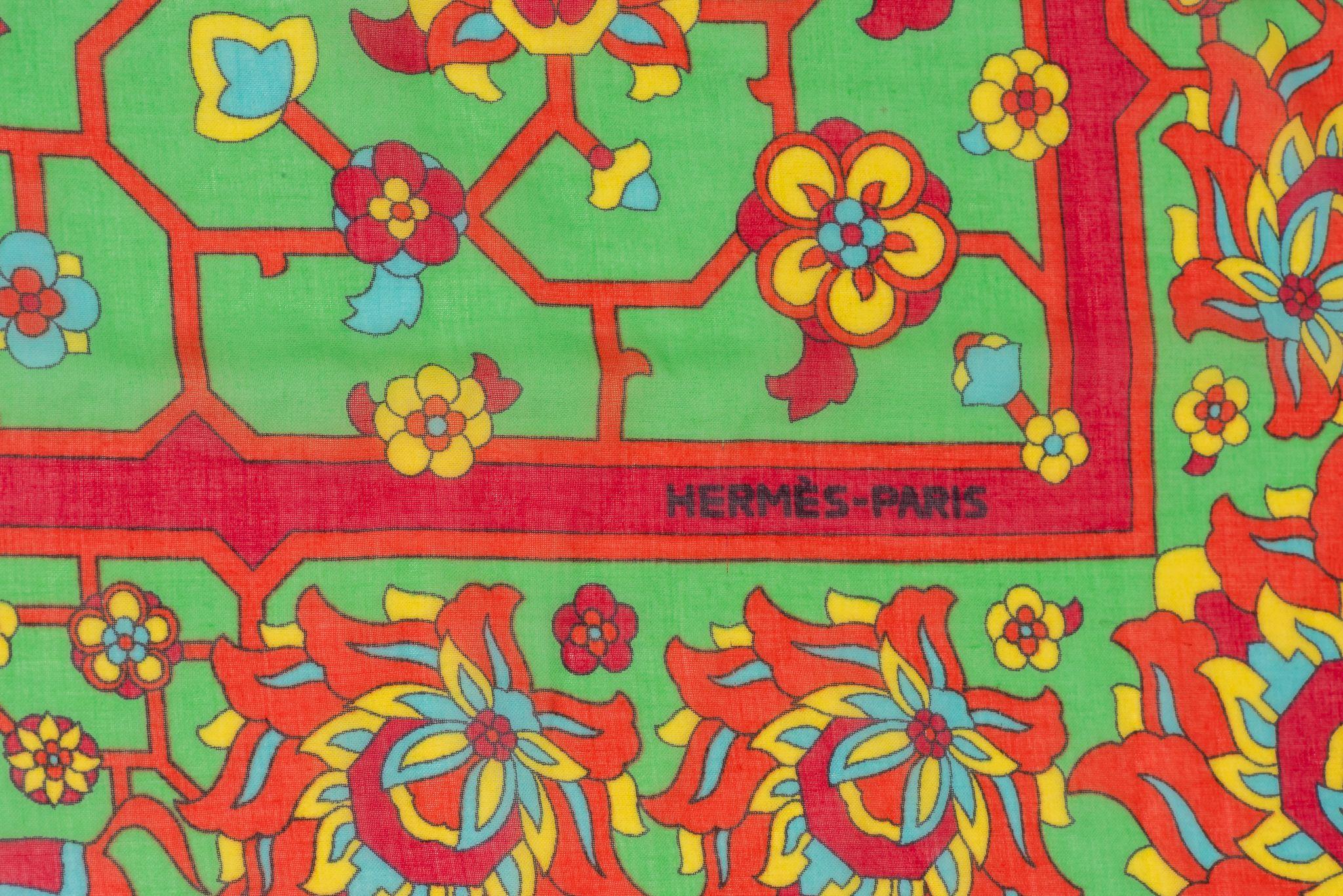 Hermès Blumen Strand Baumwolle Sarong im Angebot 1