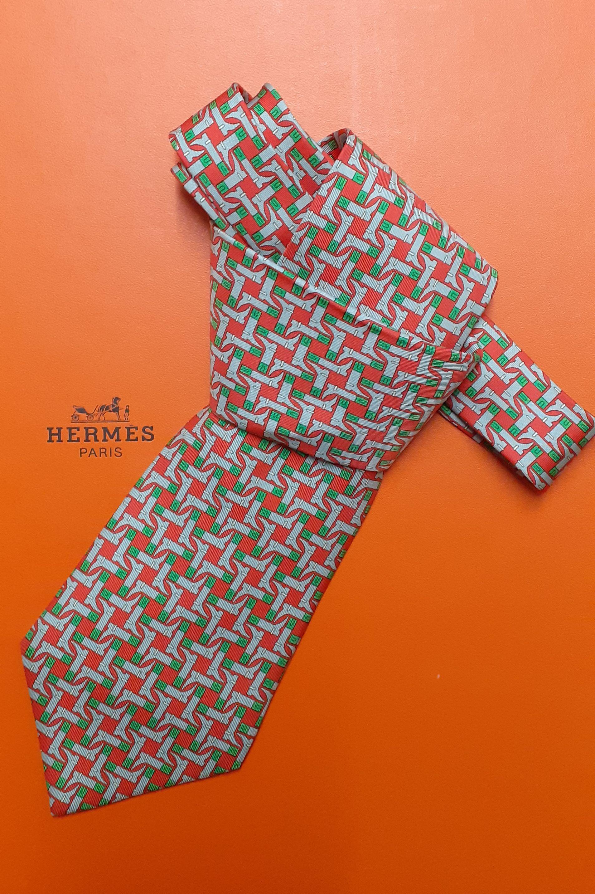 Rare Authentic Hermès Tie

Made especially by Hermès for Italy, to celebrate 150 years of Italian unification

Print: Boots, little nod to the shape of Italy

Made in France

Made of 100% Silk

Colorways: Italian's flag colors Green, Grey and White,