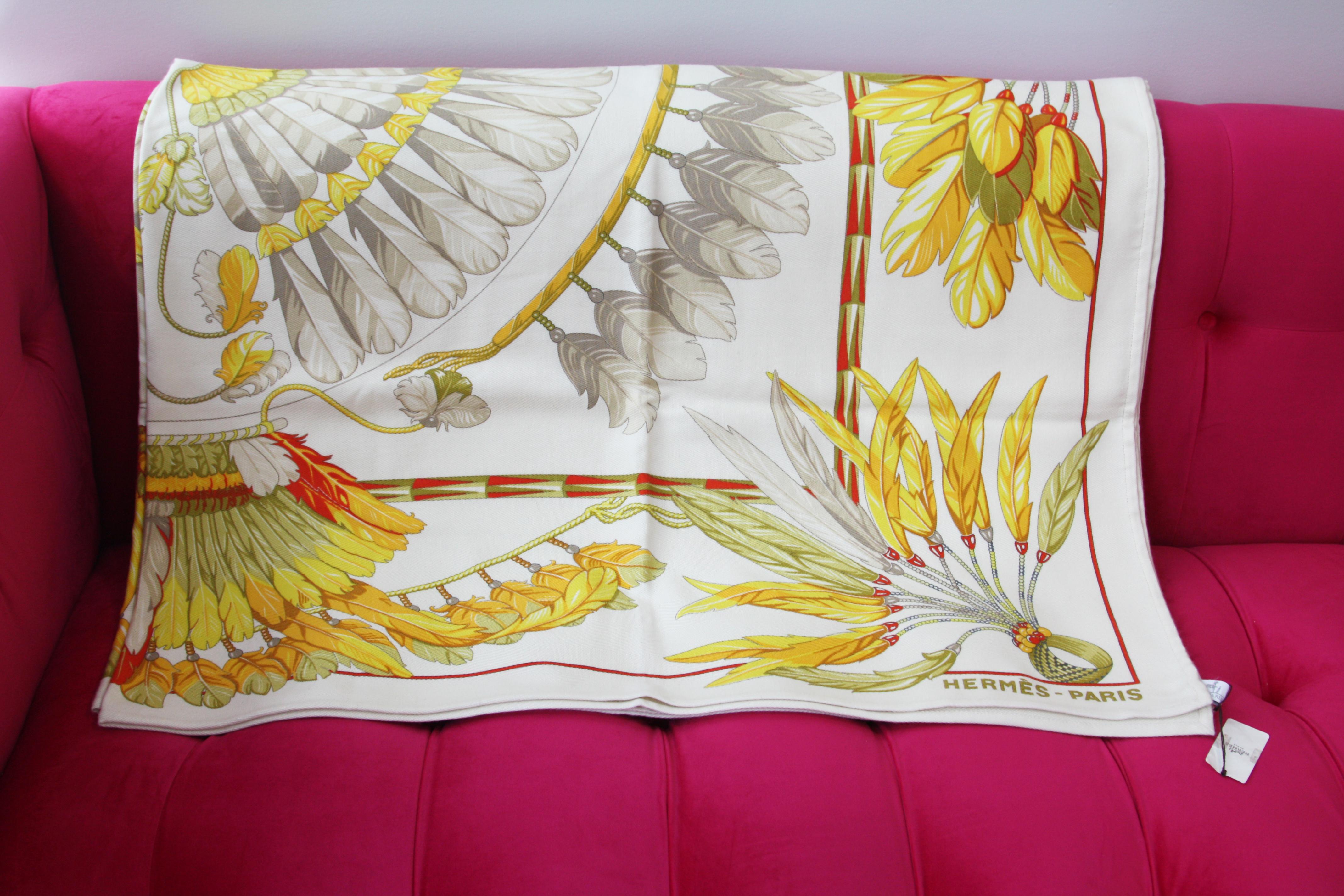 Hermes Blanket (70% Cashmere, 30% Silk)

Measures: 140 x 190 cm

New 