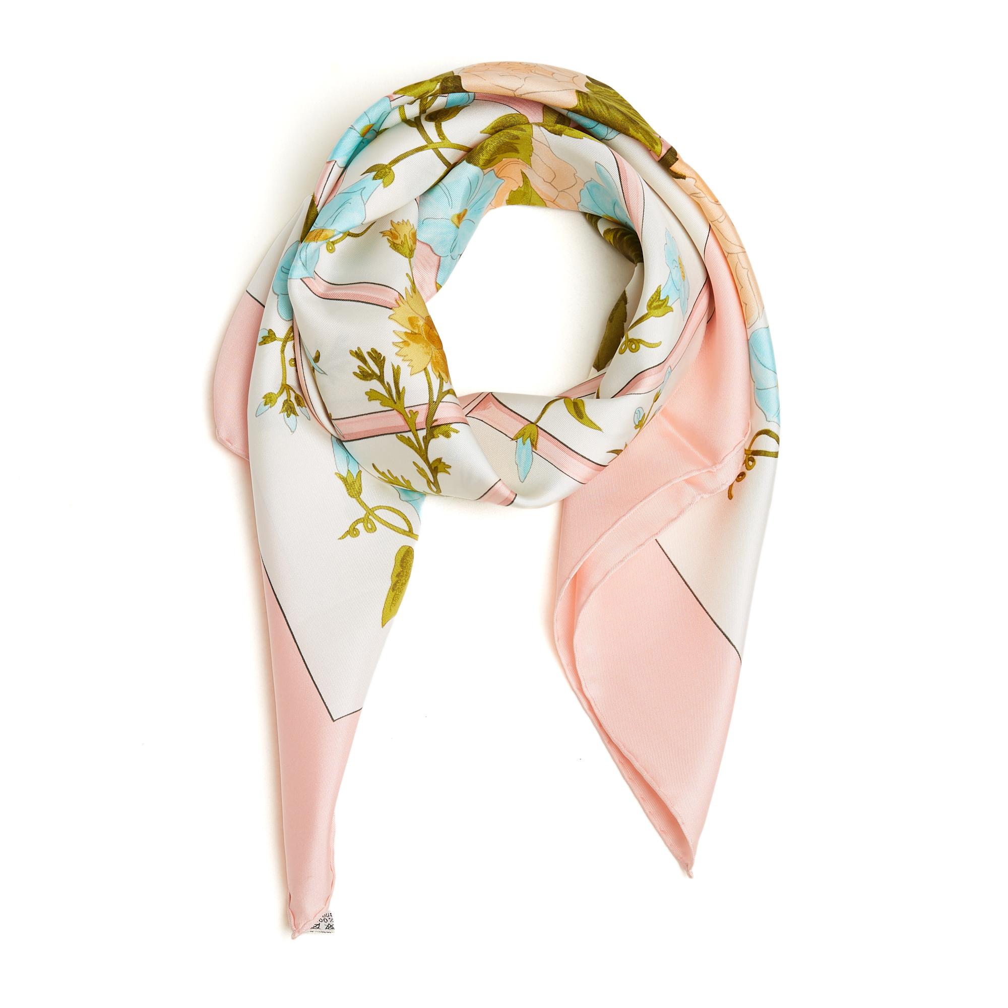 Hermès Foulard Carré 90 Romantique 1990 Pink Silk Twill Scarf Carre Hermes en vente 1
