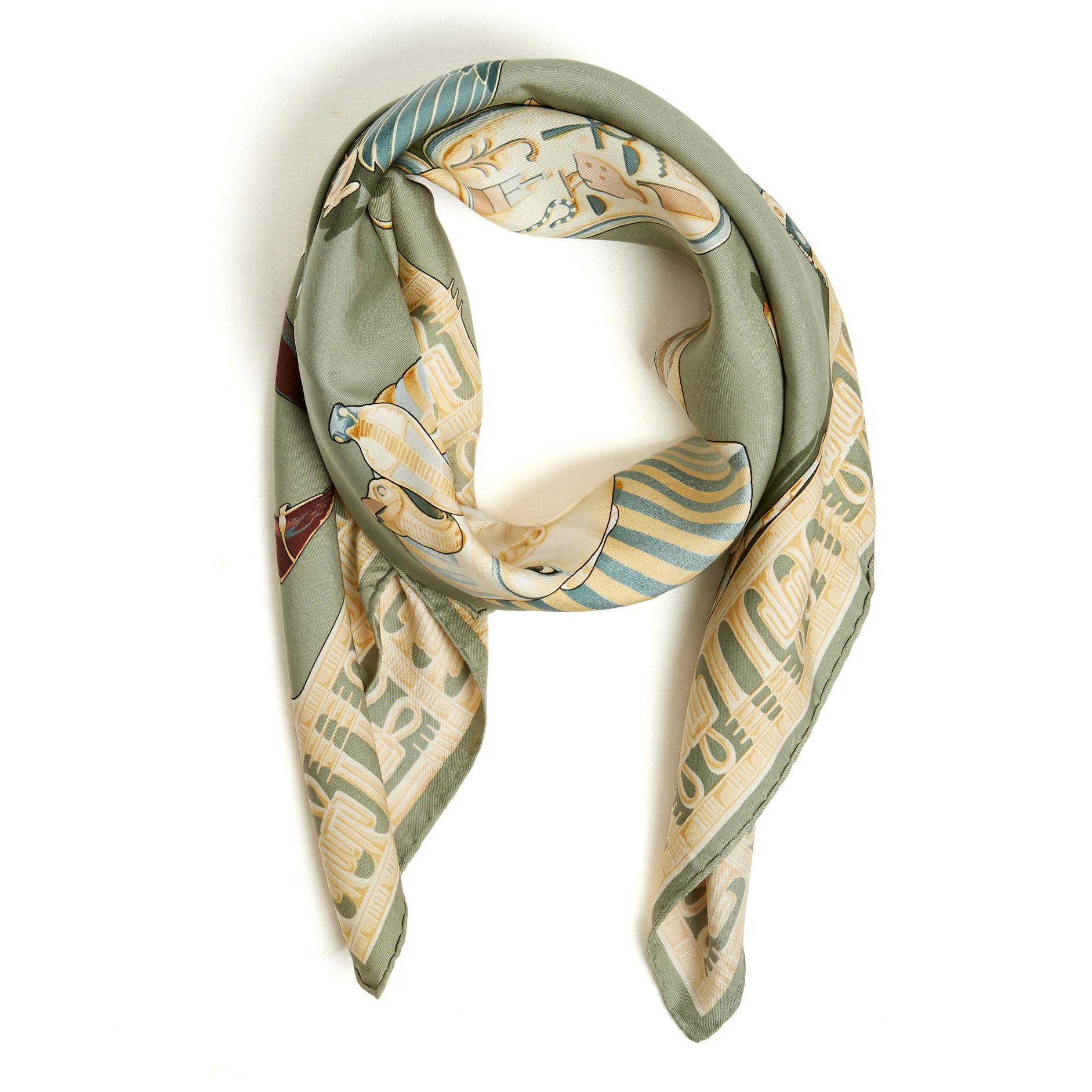 Hermès Foulard Carre 90 Tutankhamun 1976 Rybaltchenko Sr Silk Twill Scarf Hermes In Excellent Condition For Sale In PARIS, FR