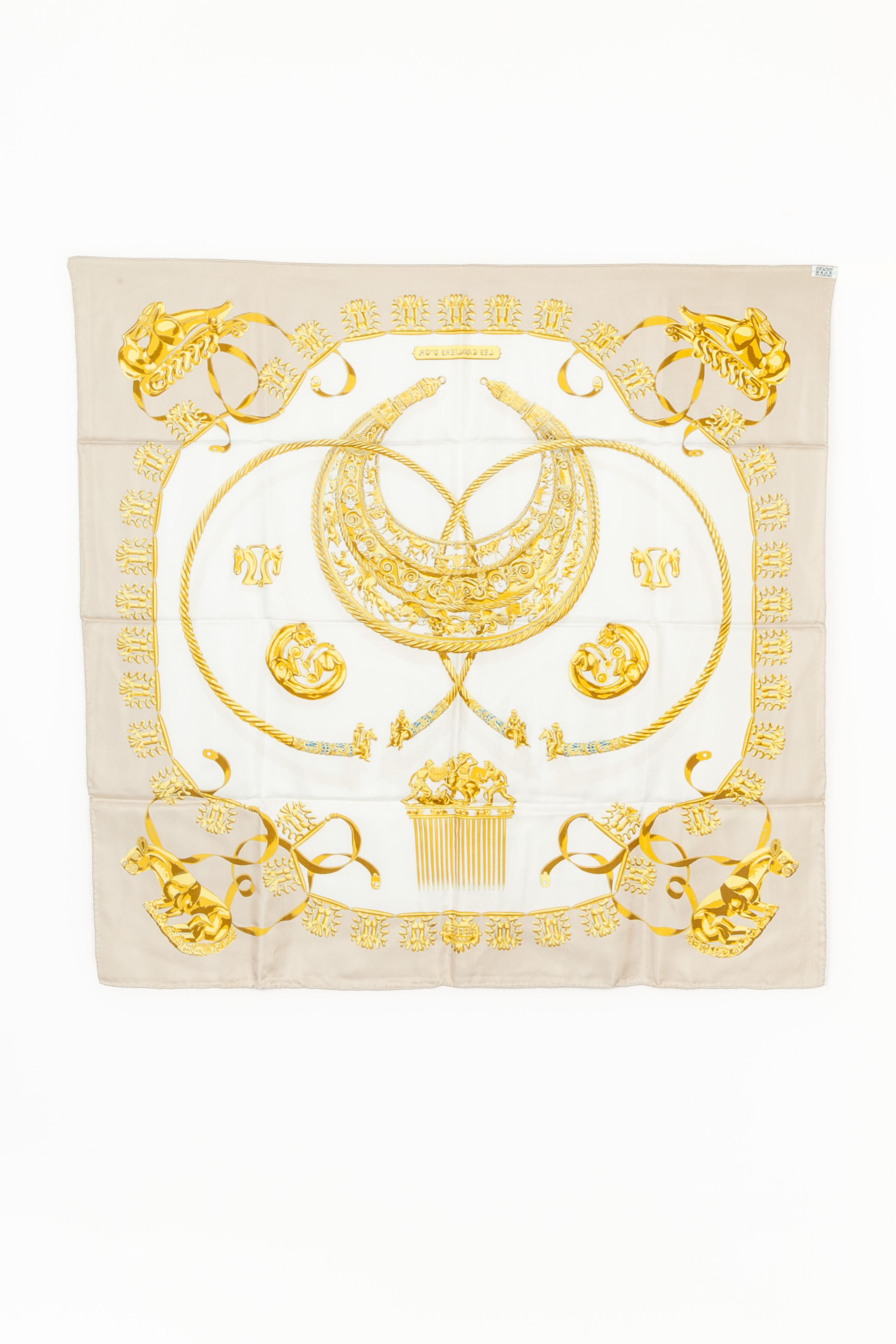 Hermès Foulard 'Goldene Reiter' im Angebot 1