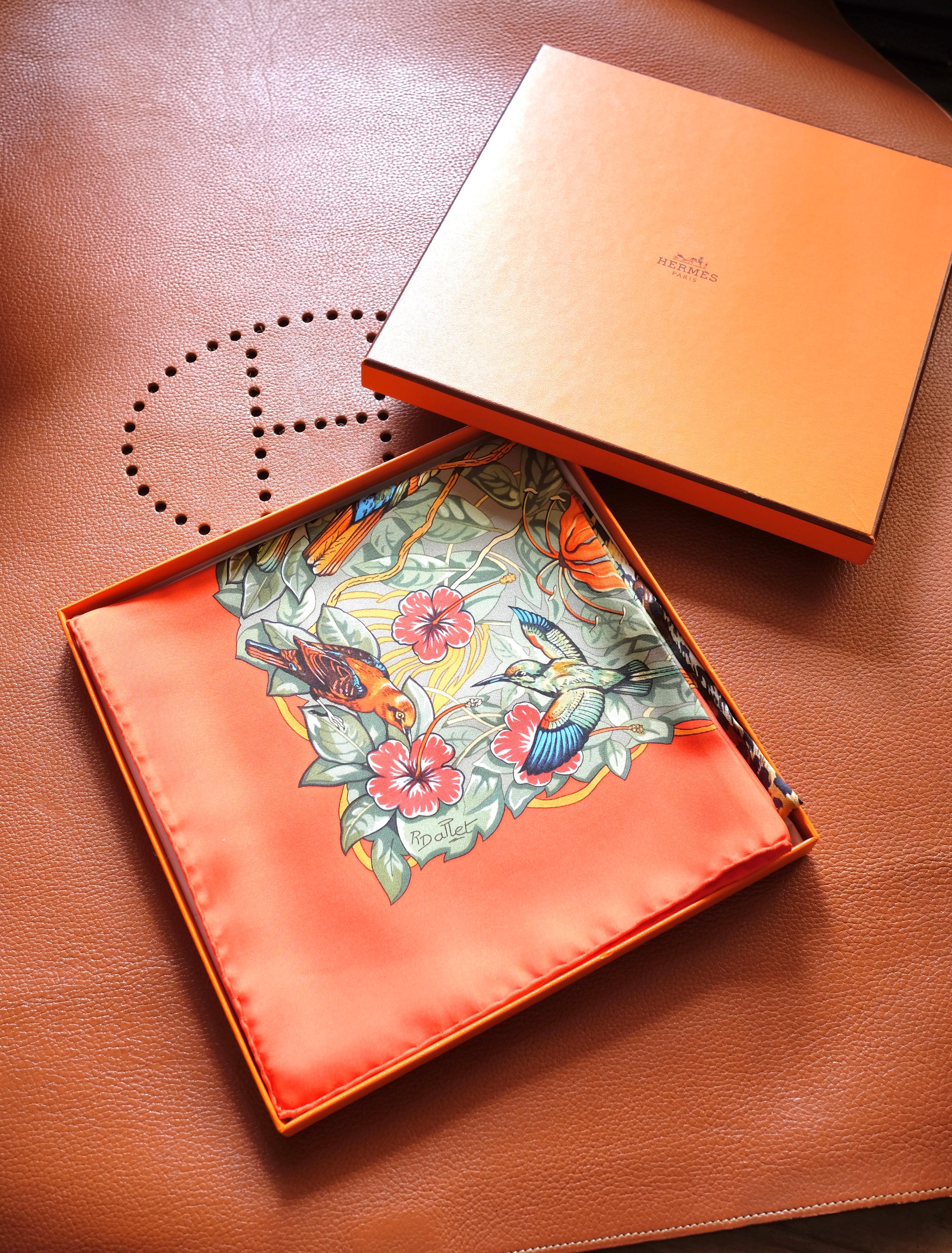 HERMÈS - Iconic silk scarf 90x90 