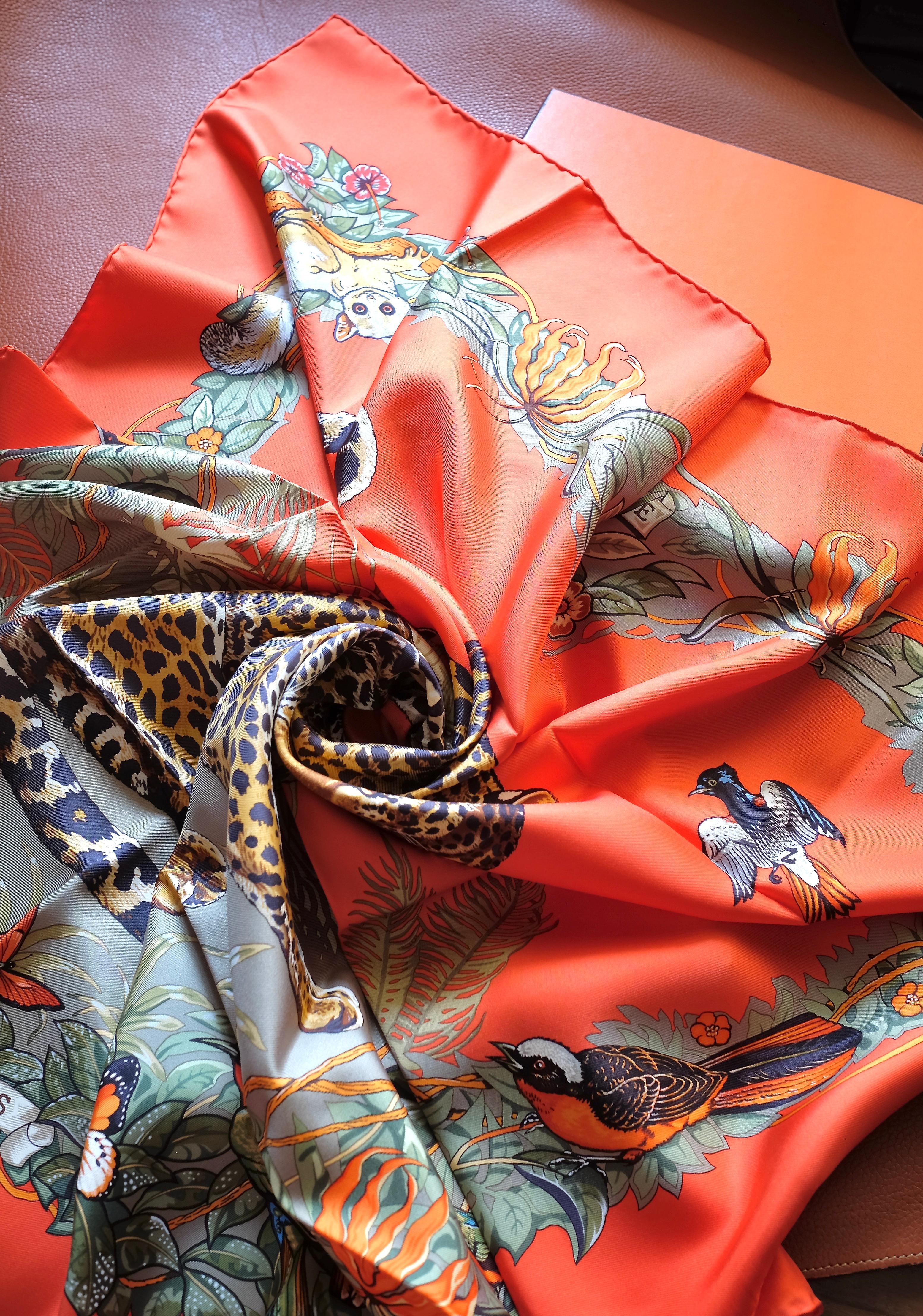 HERMÈS - Iconic silk scarf 90x90 