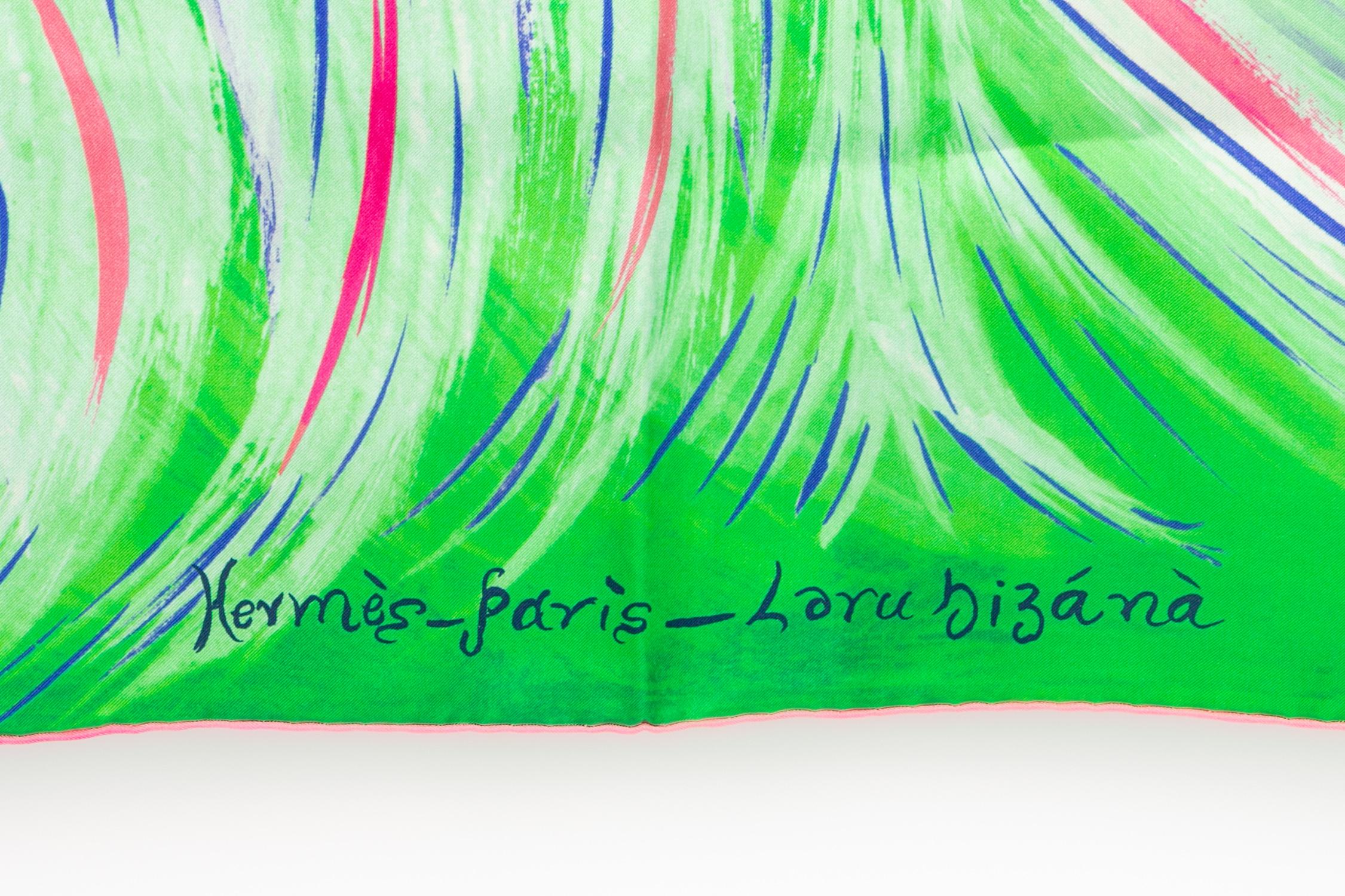 Foulard Hermès 'Larubizana el escudo de la Belleza' en Excelente estado para la venta en SAINT-OUEN-SUR-SEINE, FR