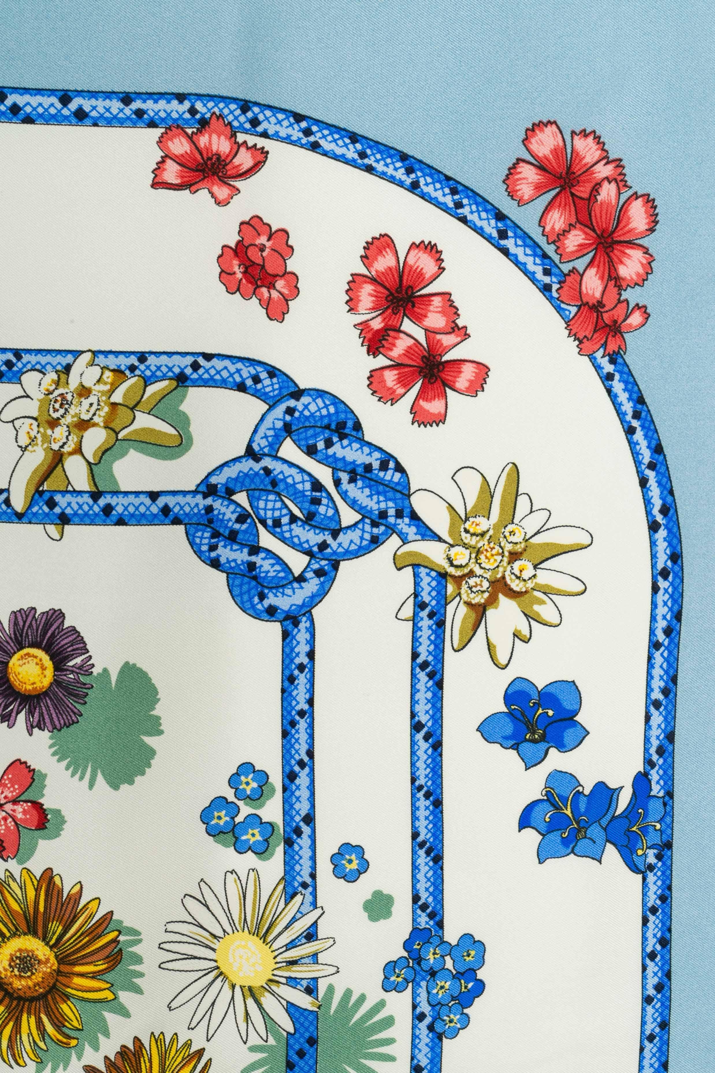 Foulard Hermès 'Flores de montaña en Excelente estado para la venta en SAINT-OUEN-SUR-SEINE, FR
