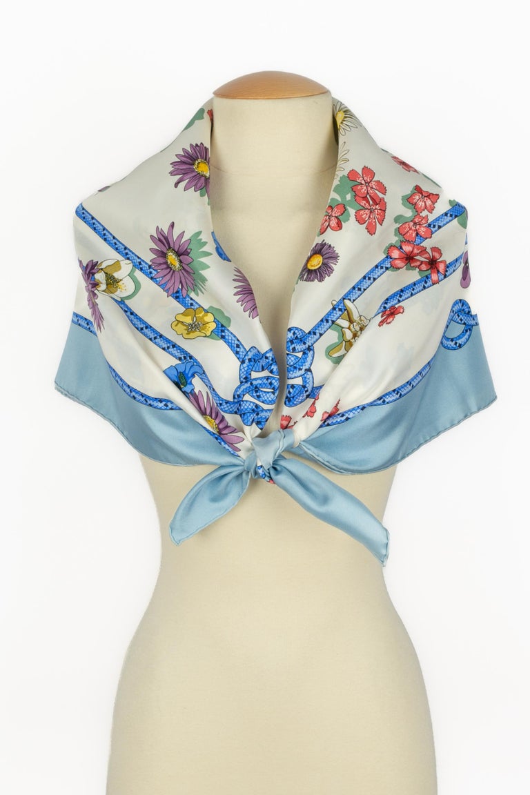 Foulard En Soie Krizia Vintage – Dimensions 88x88 Cm, Fond Noir Multicolore – Occasion En Très Bon état
