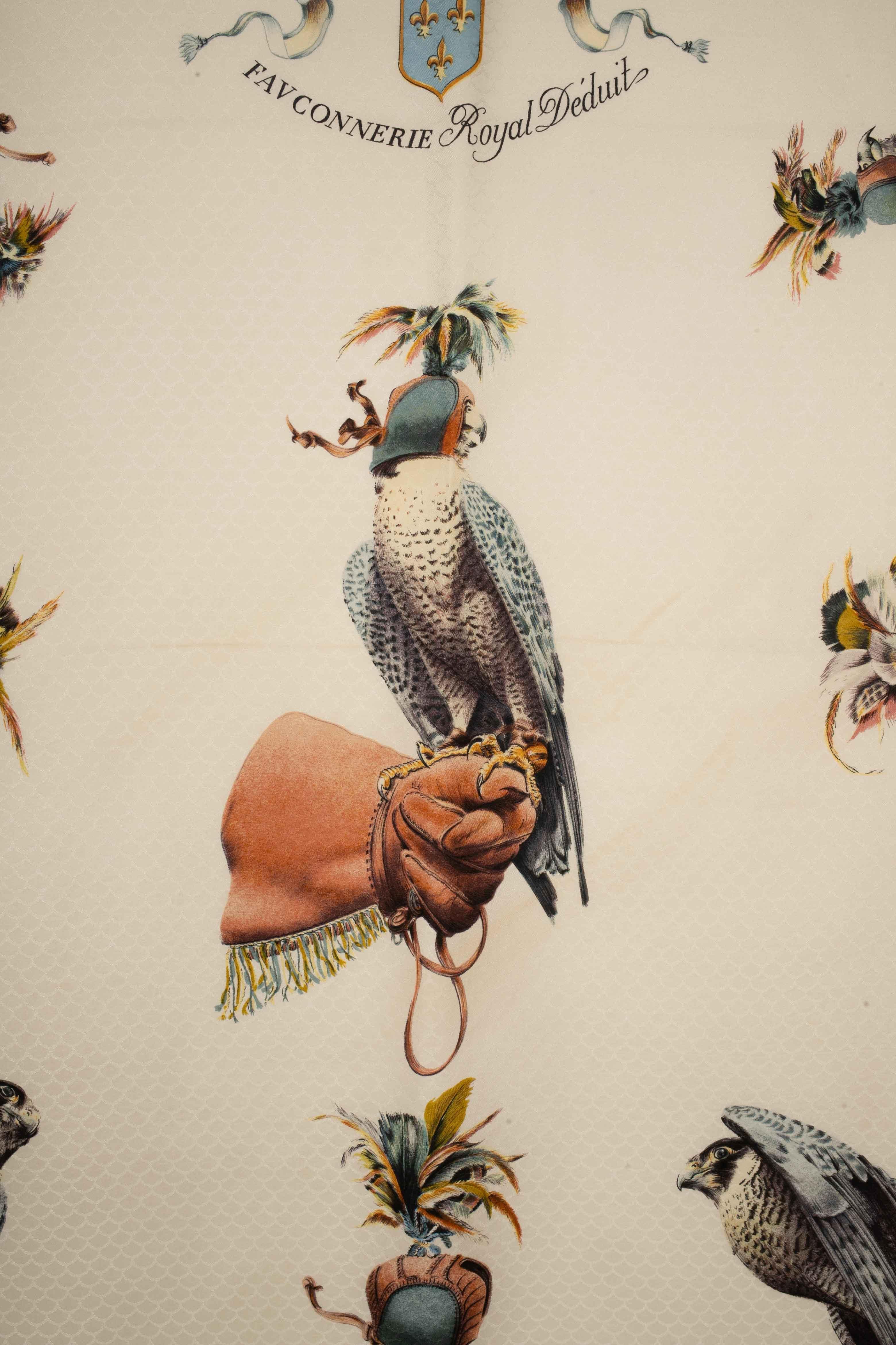Beige Foulard di Hermès 
