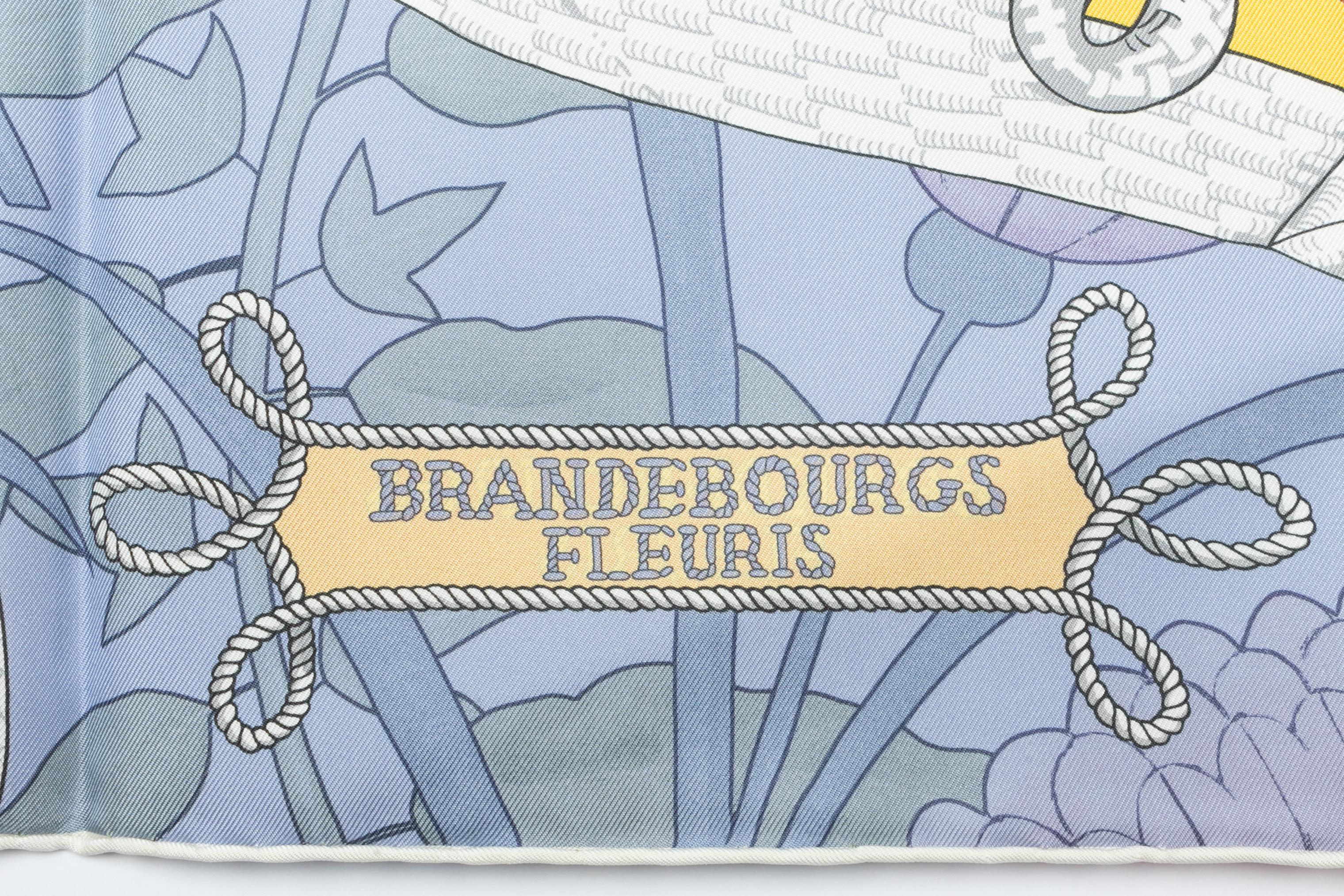 Hermès foulard / scarf 'flower brandenburgs' dual-sided en Excelente estado para la venta en SAINT-OUEN-SUR-SEINE, FR