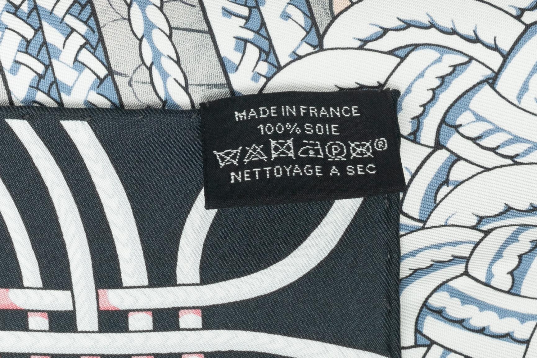 Hermès foulard / scarf 'flower brandenburgs' dual-sided en venta 2