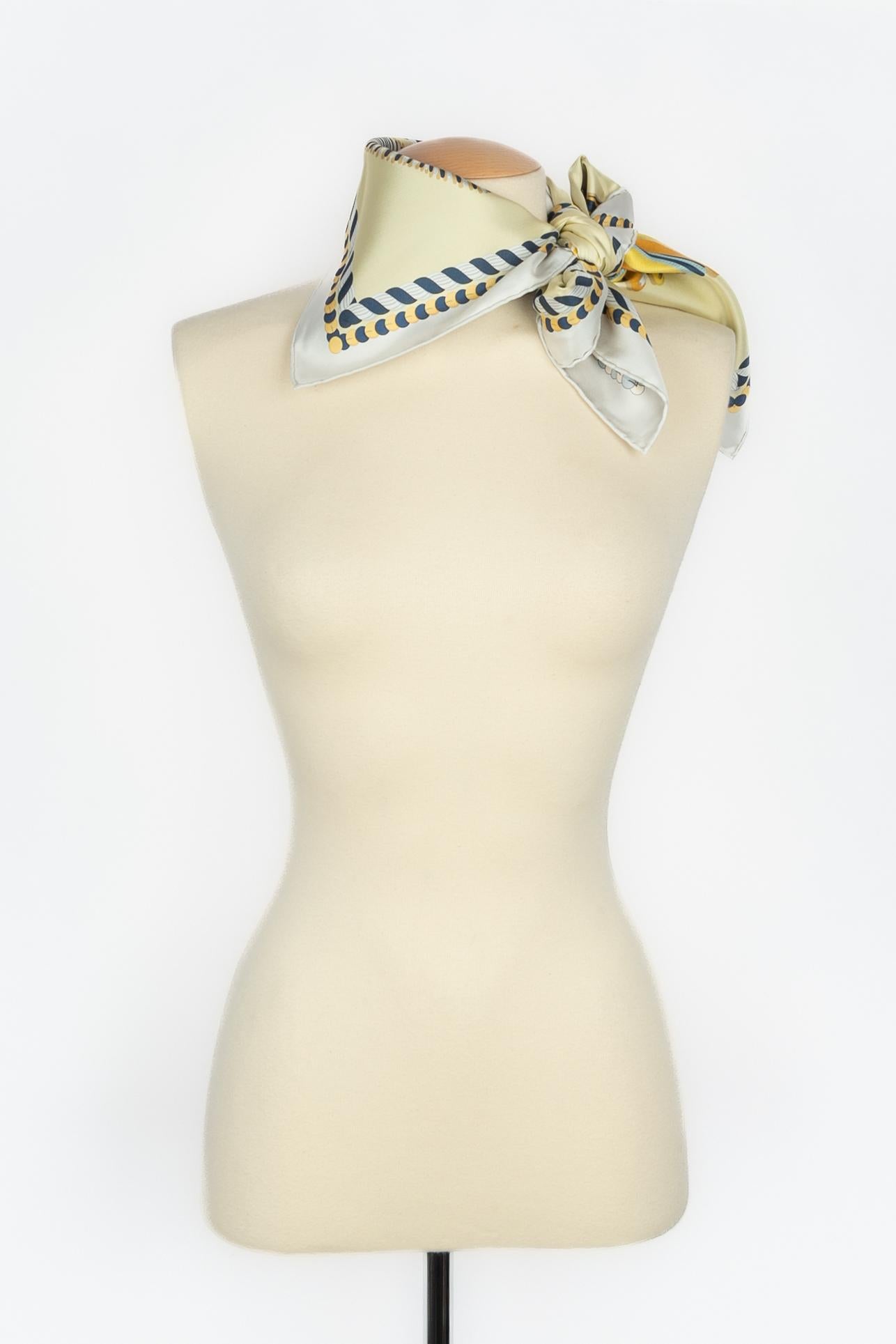 Hermès foulard / scarf 'Gala shoulder pads' 5