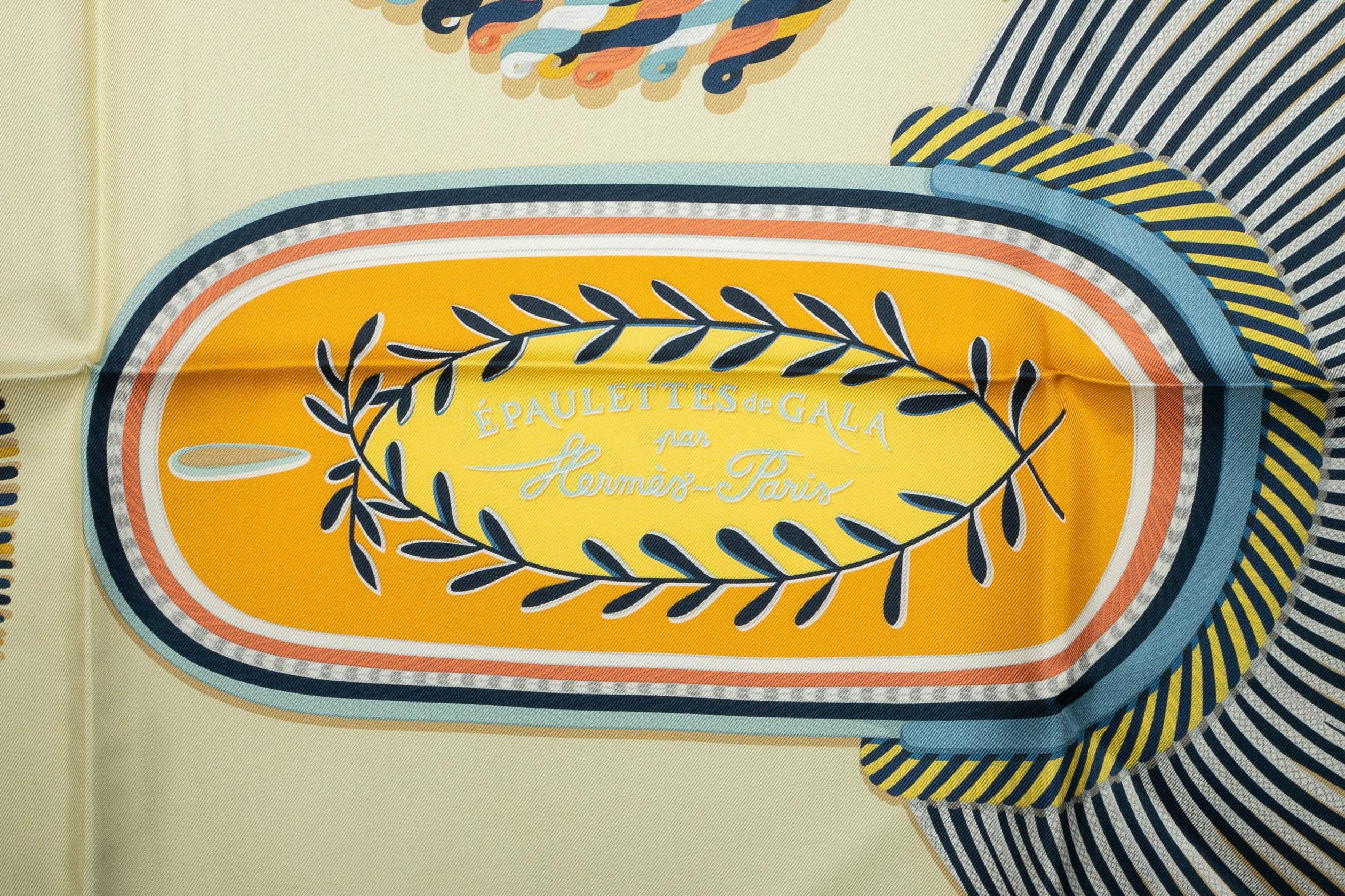 Beige Hermès foulard / scarf 'Gala shoulder pads'