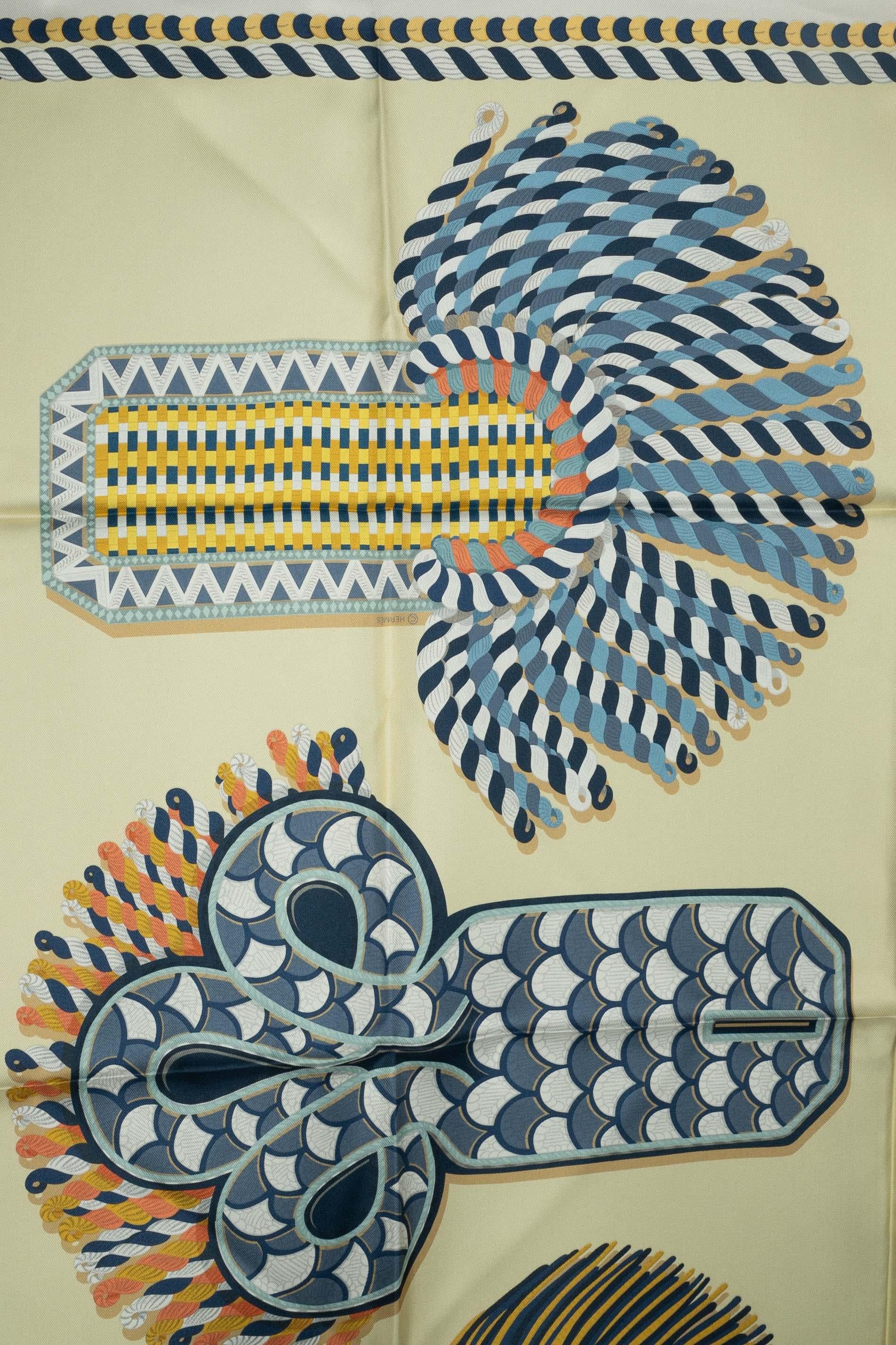 Hermès foulard / scarf 'Gala shoulder pads' In Excellent Condition In SAINT-OUEN-SUR-SEINE, FR