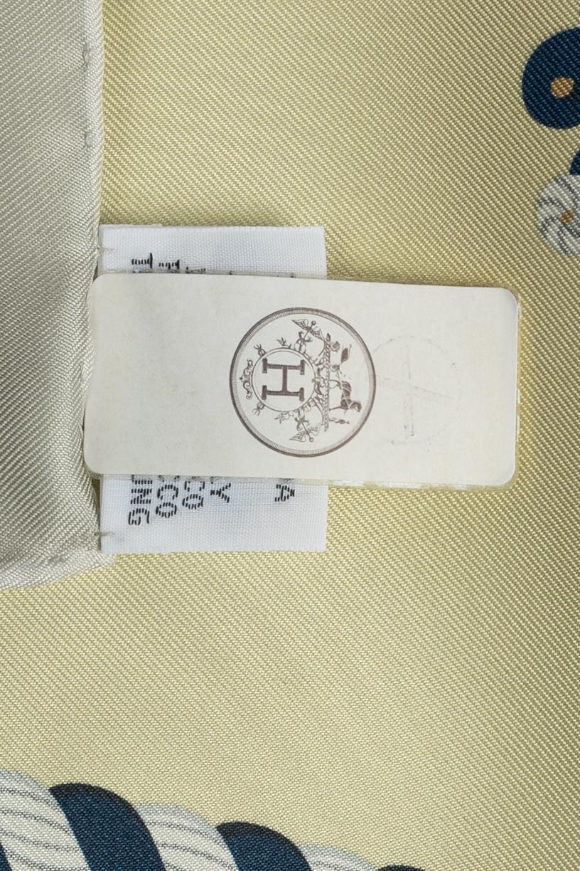 Hermès foulard / scarf 'Gala shoulder pads' 2